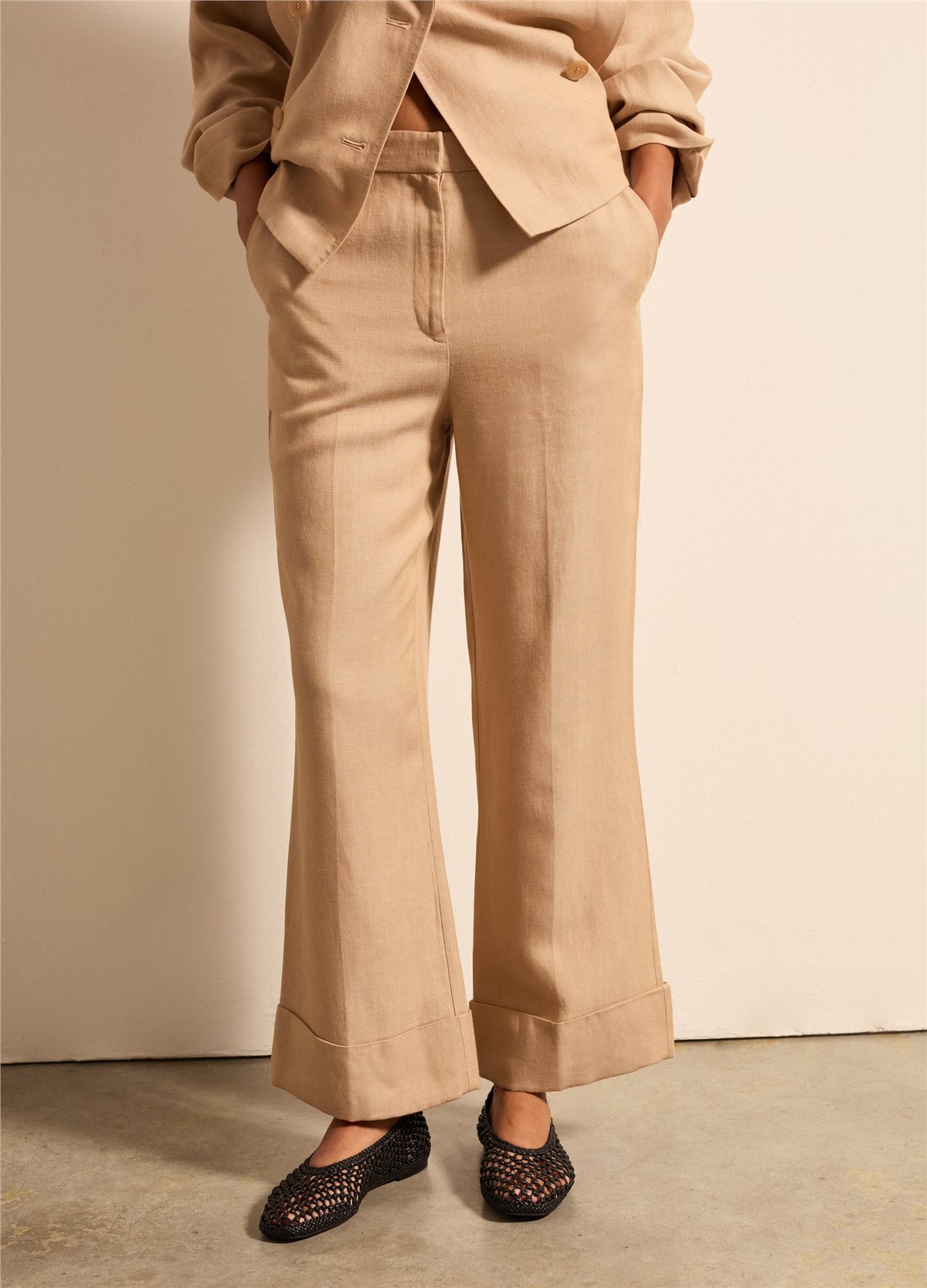 Bol Paça Düz Kesim Bej Pantolon