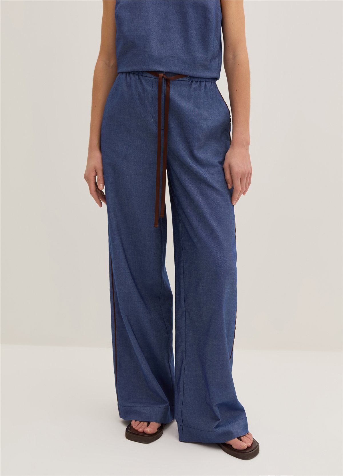 Bol Paçalı Denim Görünümlü Pantolon