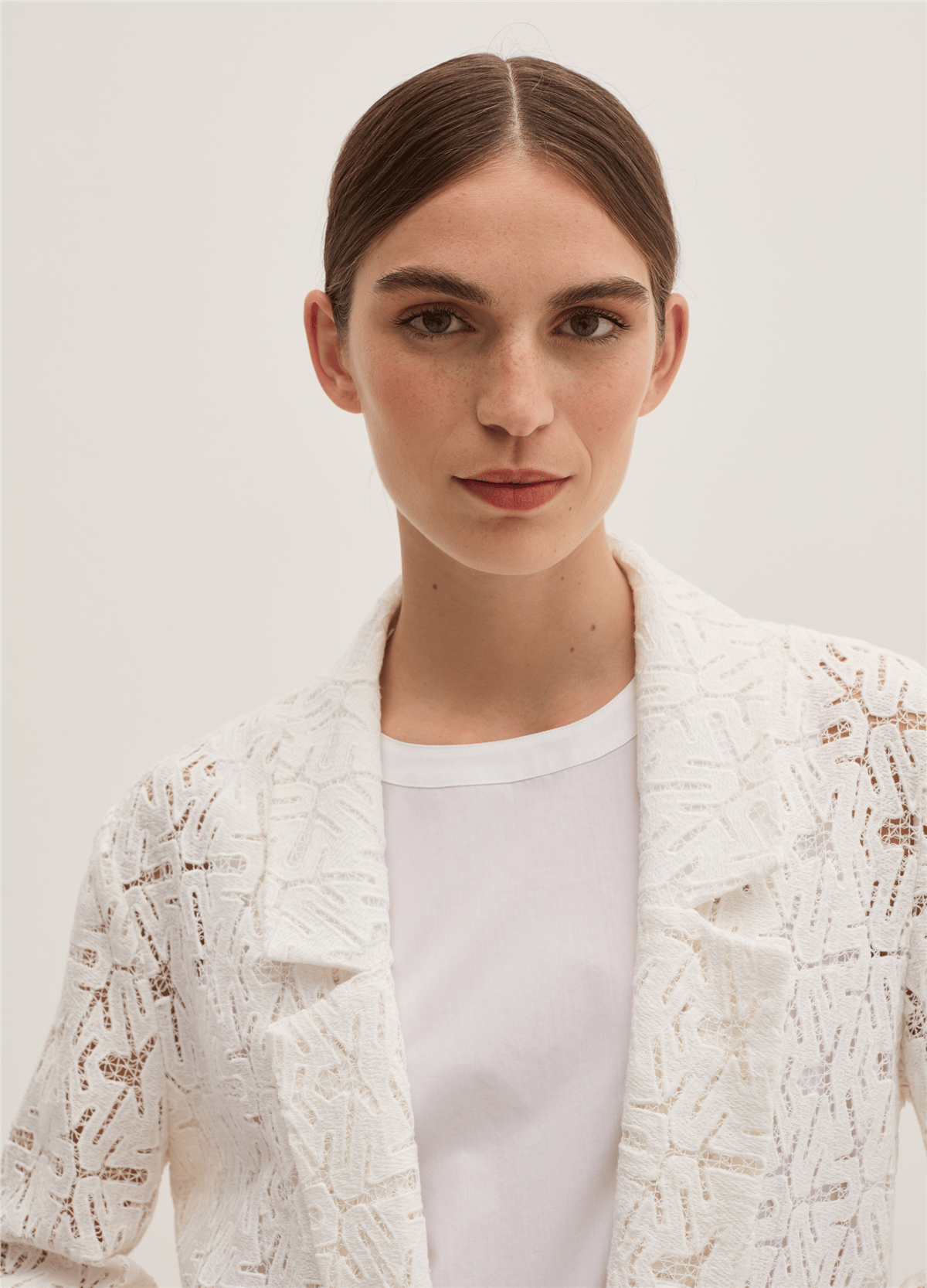 İşlemeli Dantel Detaylı Açık Model Beyaz Blazer Ceket