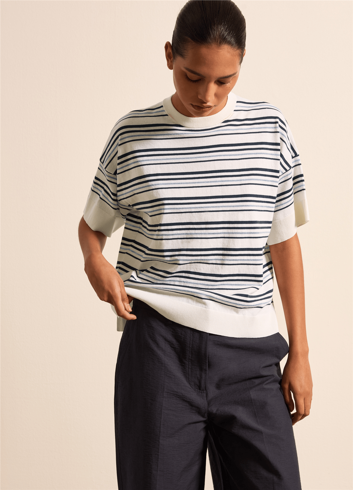 Lurex Detaylı Çizgili Crepe Beyaz Tişört