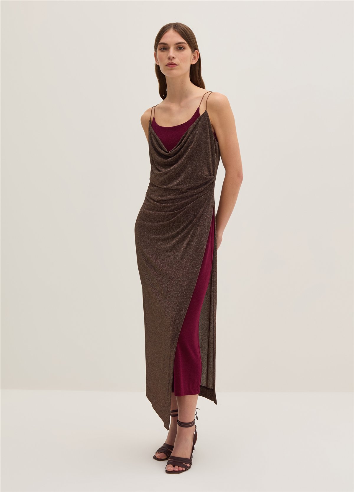 Maksi Yırtmaçlı Simli (Lurex) Askılı Elbise