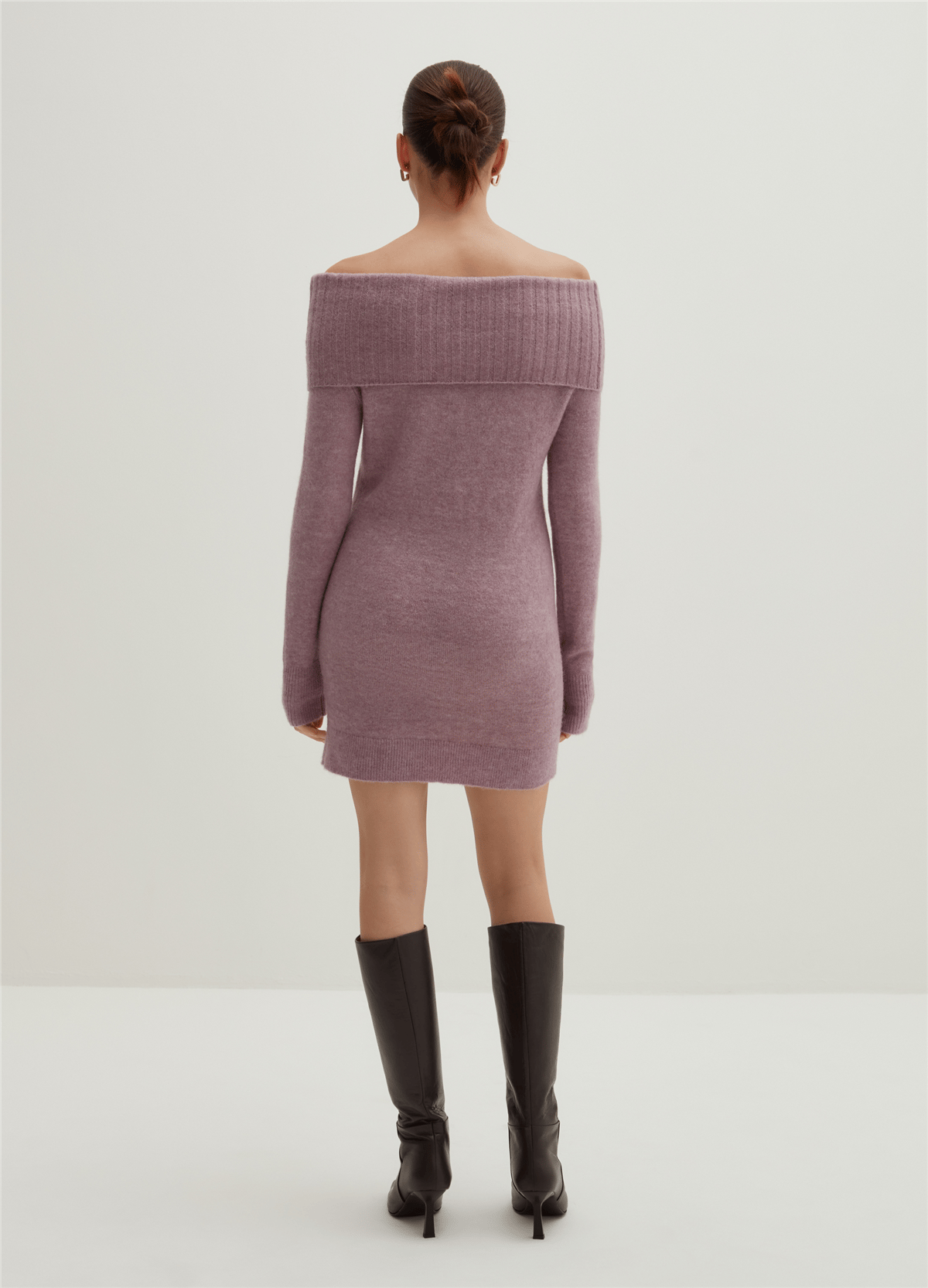 Omuzları Açık Pembe Kısa Elbise