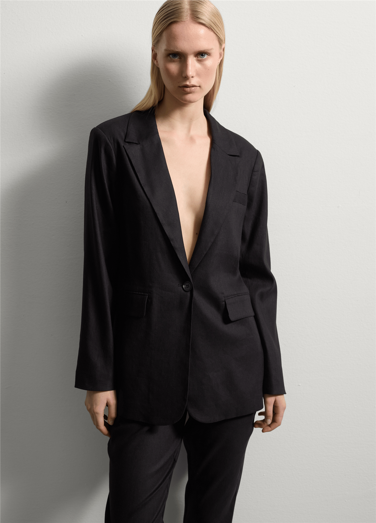Stretch Viskon ve Keten Tek Düğmeli Siyah Blazer