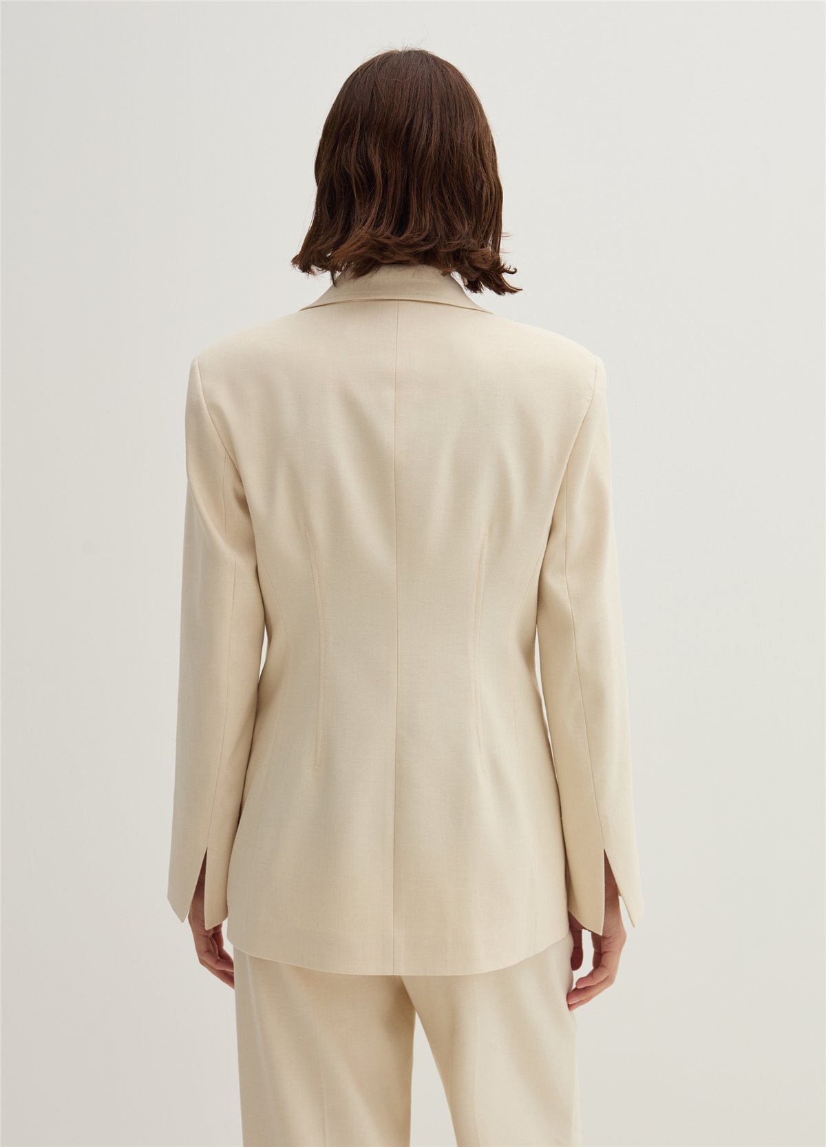 Yırtmaçlı Dar Kesim Düğmeli Bej Blazer