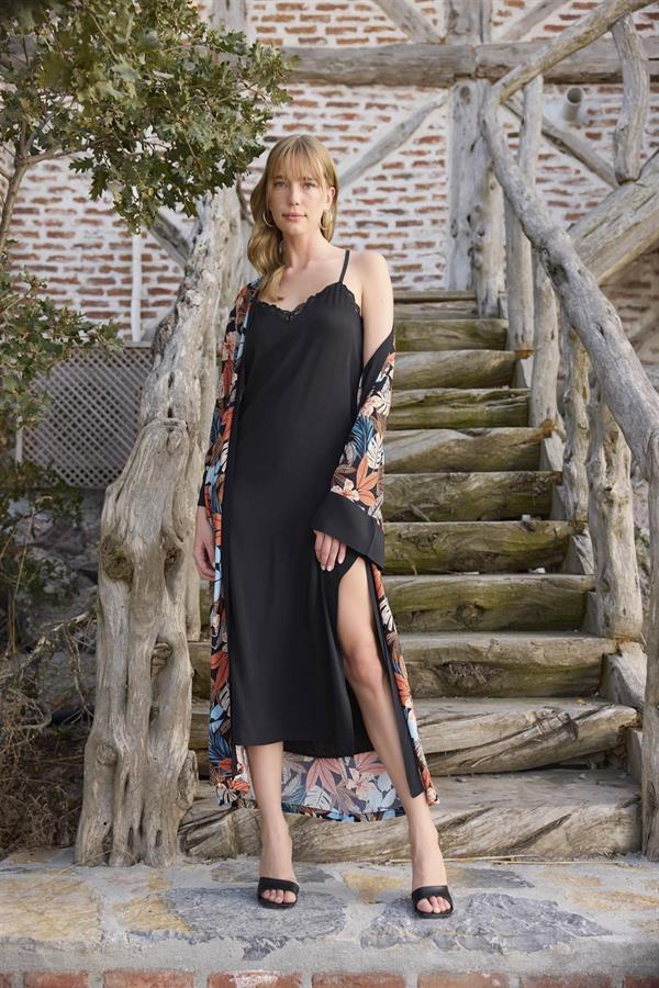 Arias Closet Çiçek ve Yaprak Desenli Dantelli ve Dekolteli Sabahlık Takımı