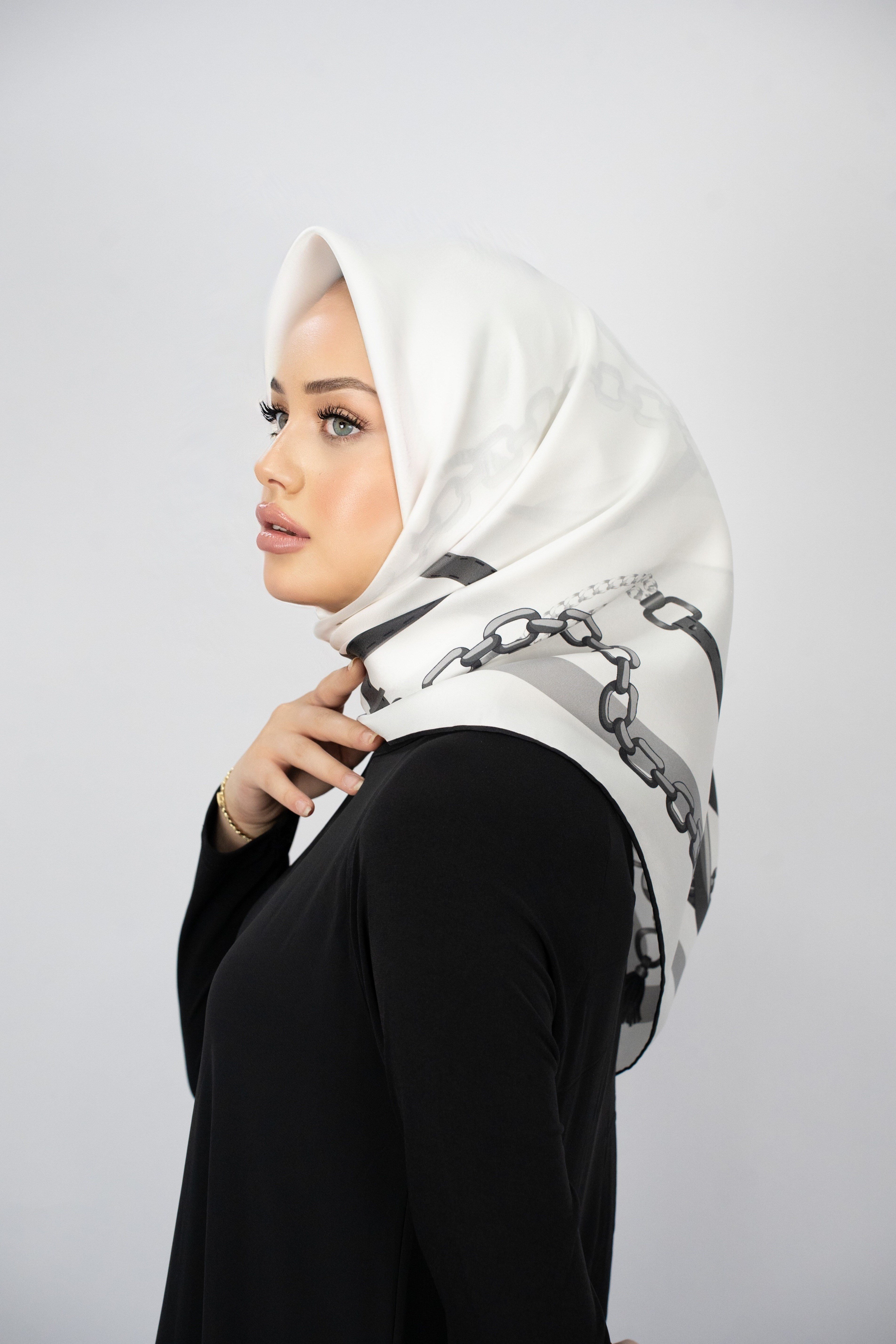 SOFİA SİYAH-BEYAZ TİVİL İPEK EŞARP 90x90