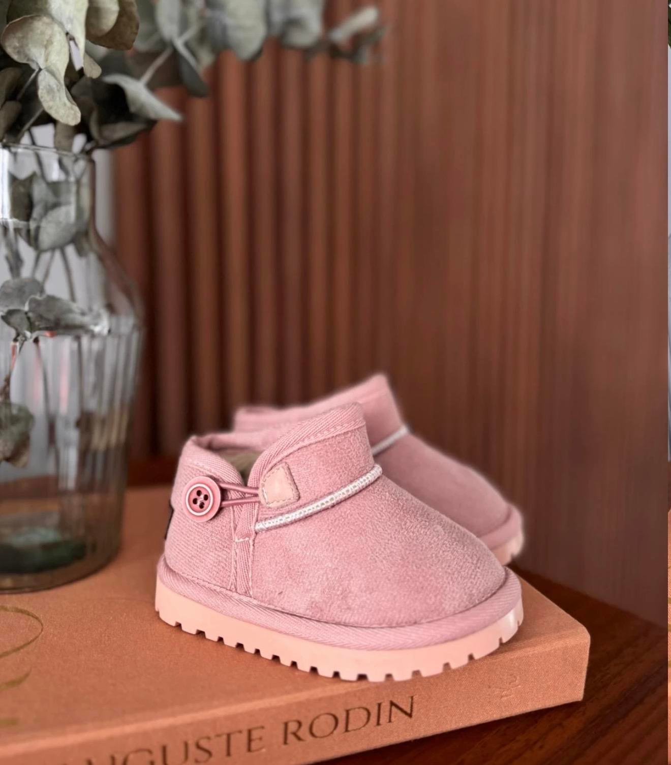 Pembe Düğme Detaylı Ayakkabı
