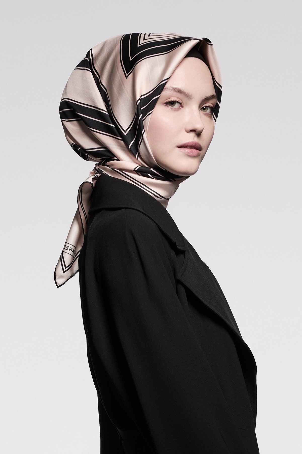 Karea Desenli Twill İpek Eşarp