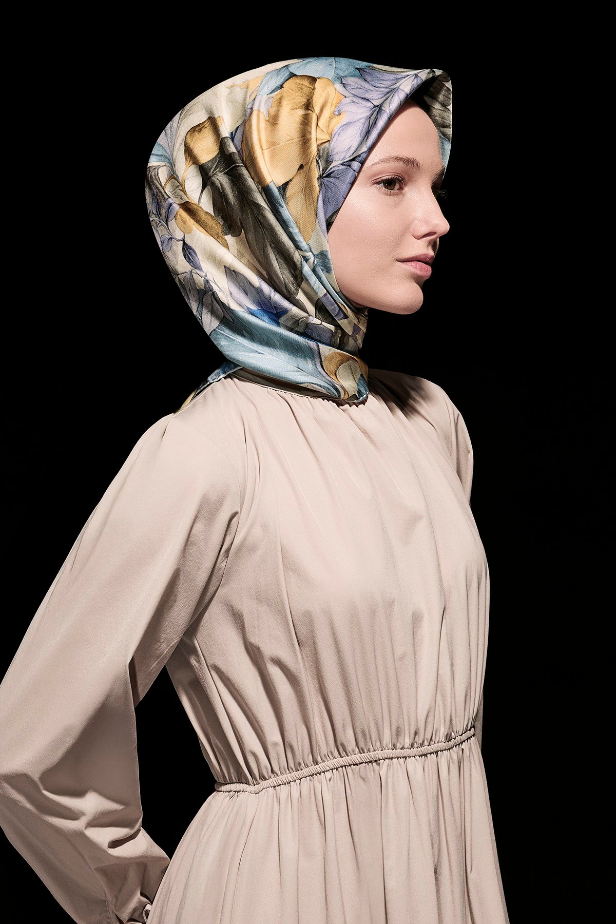Yaprak Harmoni Desenli Twill İpek Eşarp