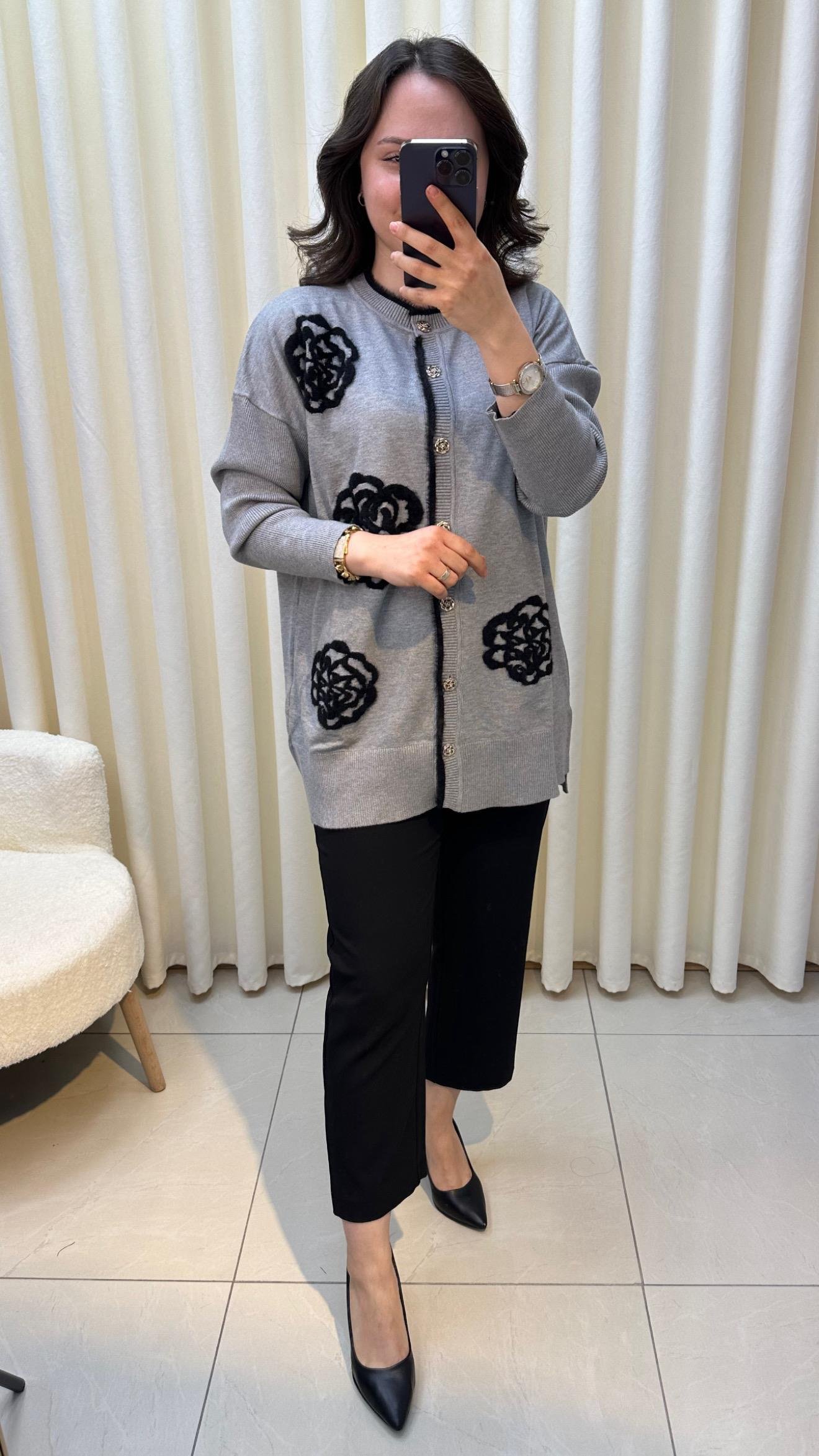 GHİSA ÇİÇEK DETAYLI HIRKA GRİ