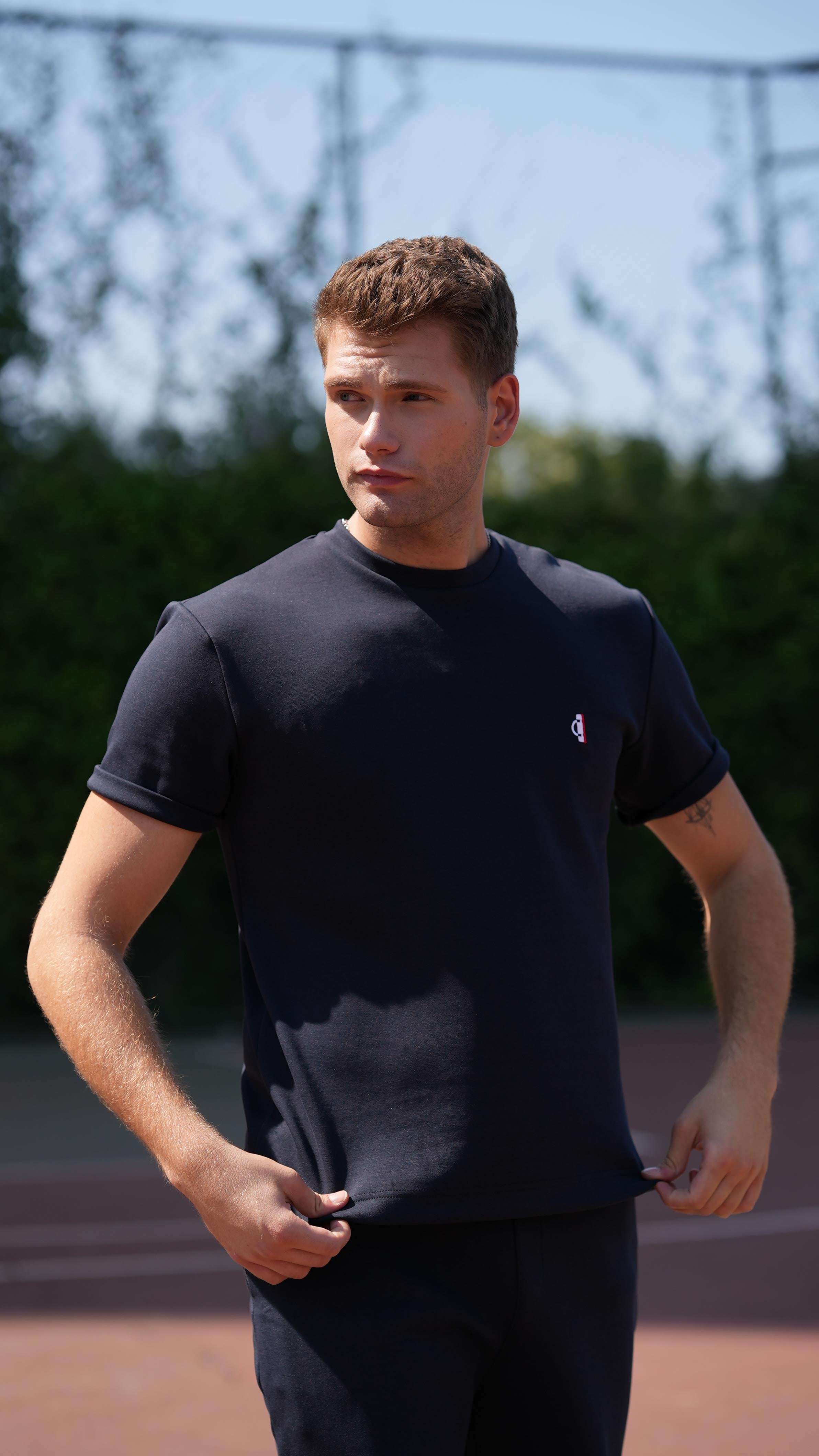 erkek lacivert tişört t-shirt lacivert sıfır yaka lacivert bisiklet yaka 0 yaka minimal minimalist sade lüks premium ütü gerektirmeyen ütü istemeyen indirimli dayanıklı tişört tregular rahat kesim geri dönüştürülmüş mevsimlik 1.sınıf 1.kalite tişörtLacivert TişörtCkneytCkneyt Erkek Bisiklet Yaka Lacivert Tişört