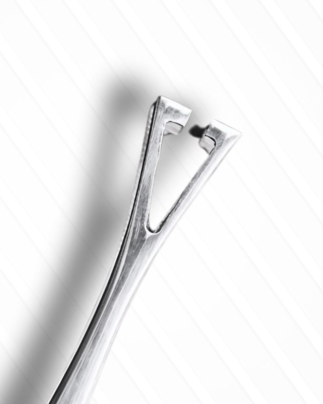 Piercing Pens Üçgen Açık Ağız Kilitli