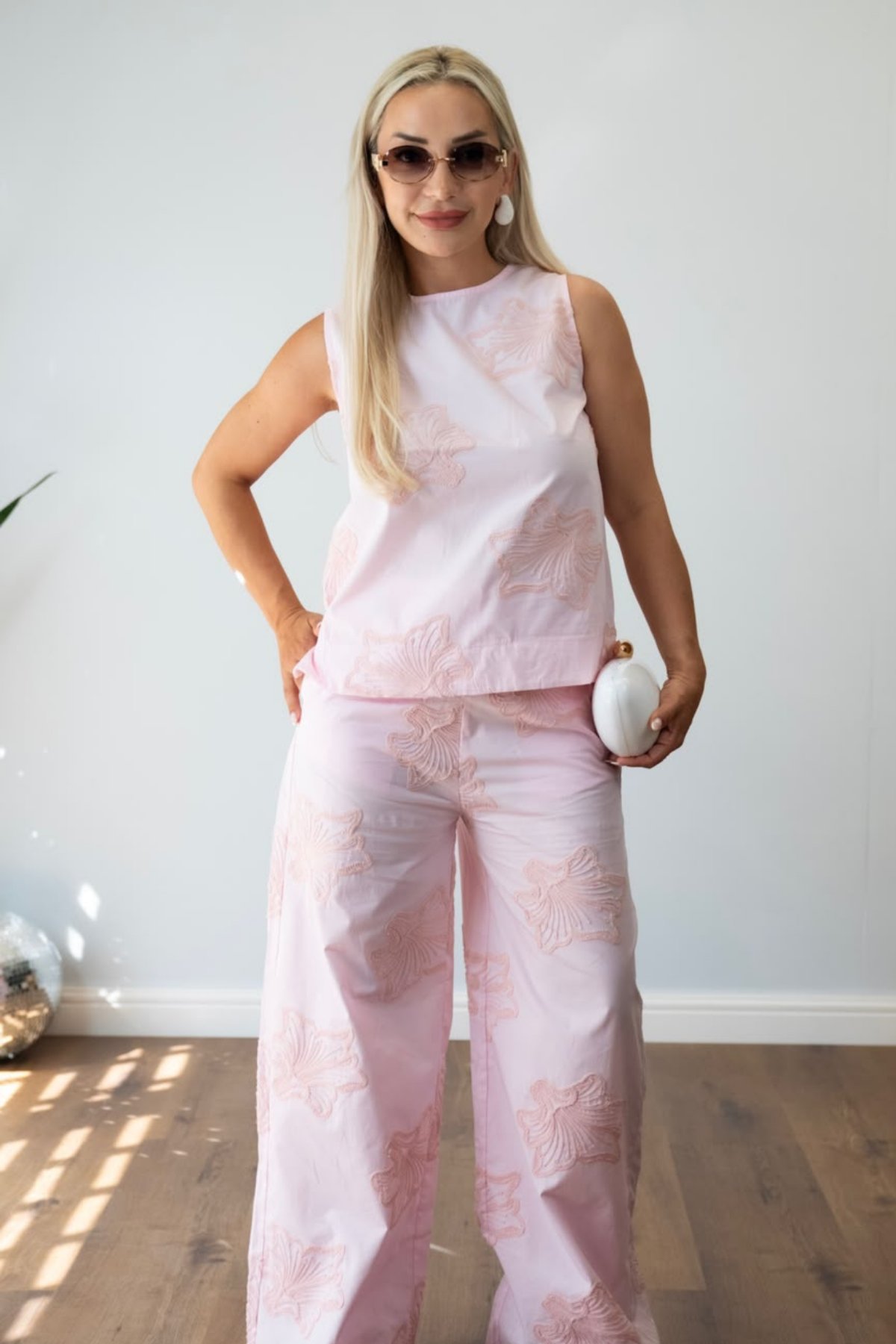 Kadın Pembe Nakış İşlemeli İkili Takım - Beli Lastikli Geniş Paça Pantolon Bluz Kombin