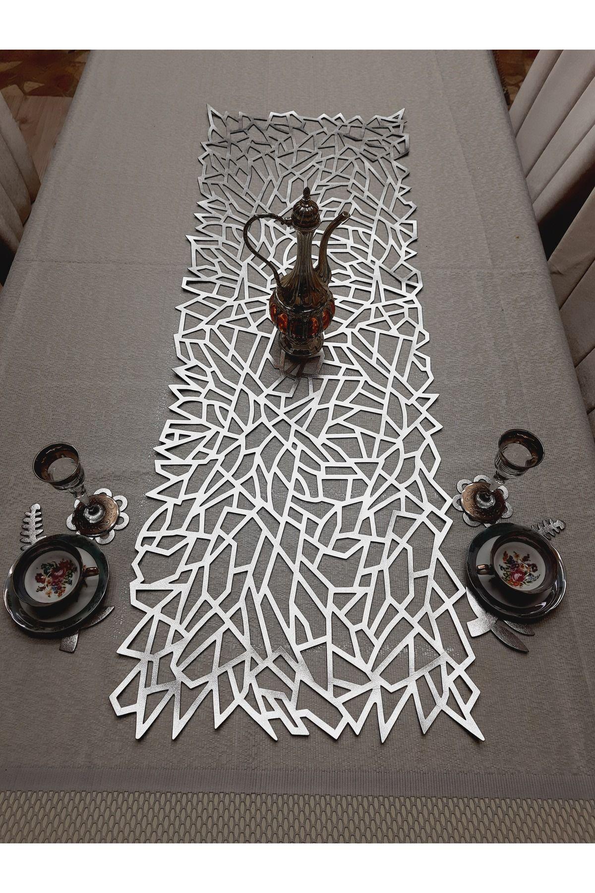 1 Adet Runner /125x45cm/siyah/suni Deri/1.7mm Kalınlık/2 Yaprak,2 Çiçek Motifi Hediye/