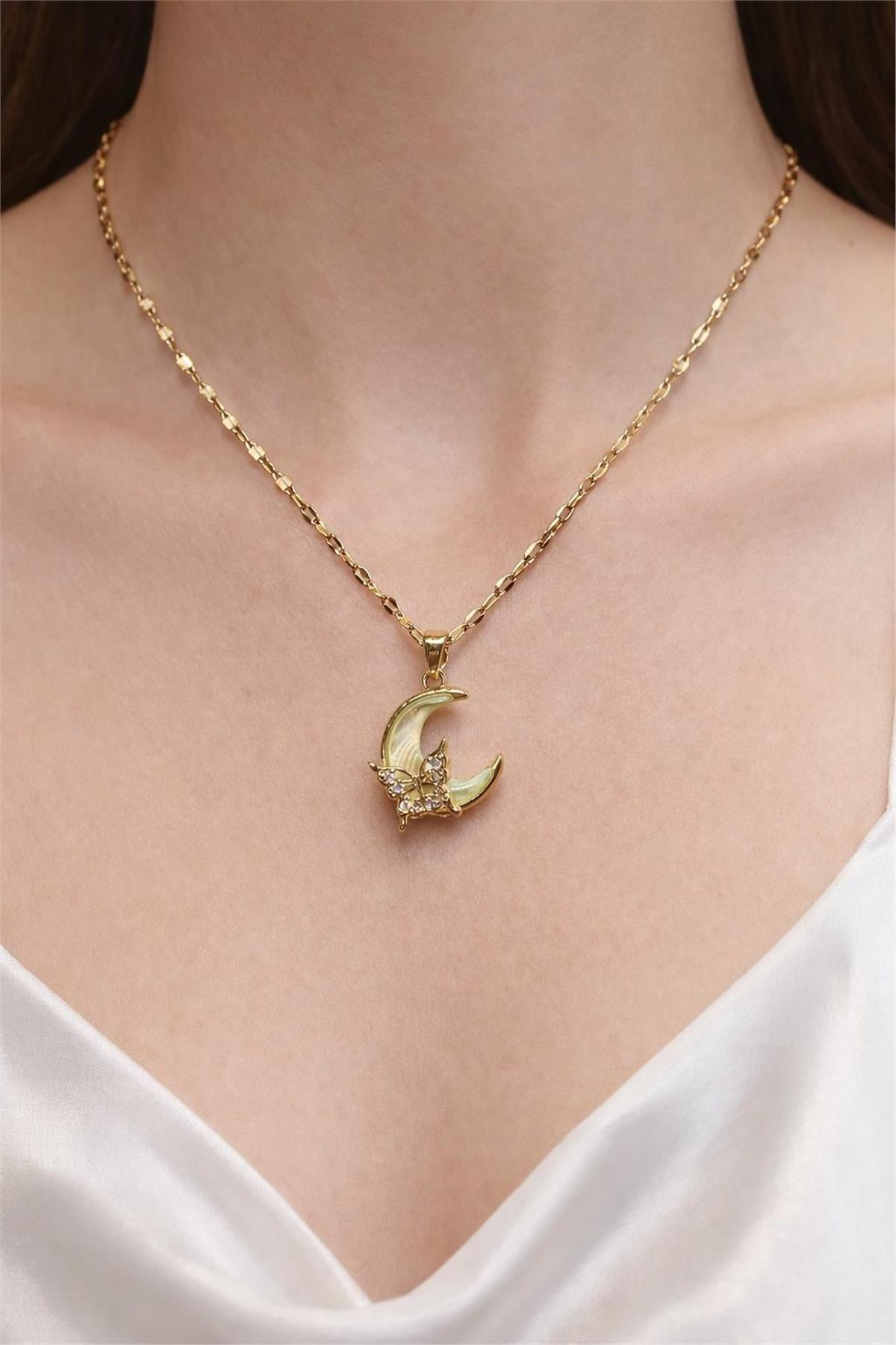 Çelikgold Acık Yeşil Ay Model Kelebek Figürlü Şans Kolye 