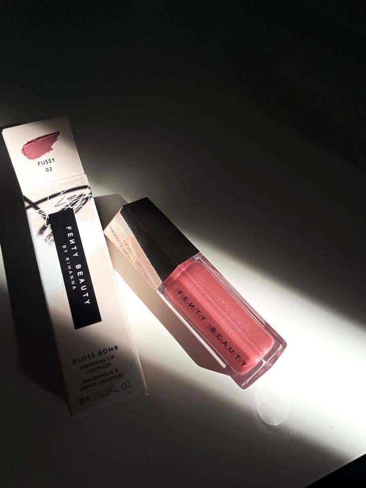 FENTY Gloss Bomb Universal Lip Luminizer - fussy