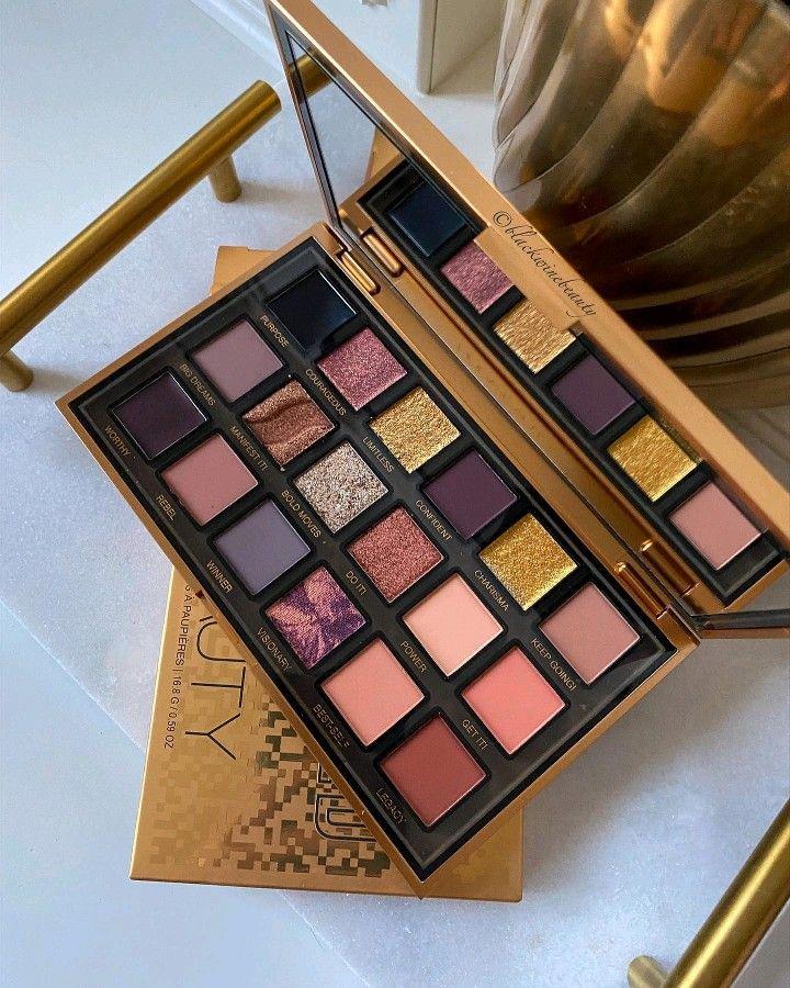 Huda Beauty empowered eyeshadow palette