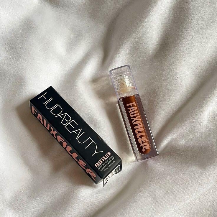 HUDA BEAUTY Faux Filler - Bombshell