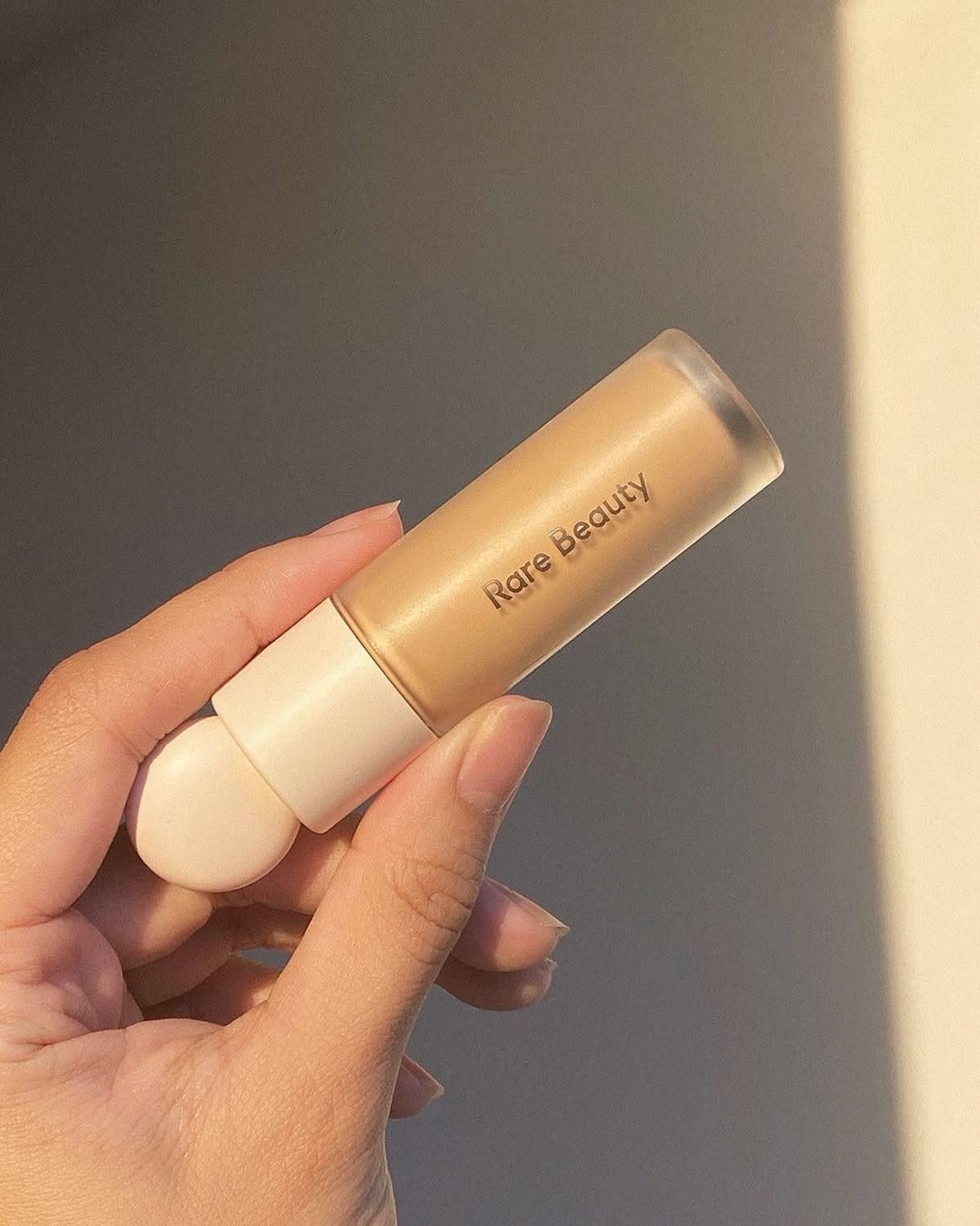 RARE BEAUTY Liquid Concealer - 210N