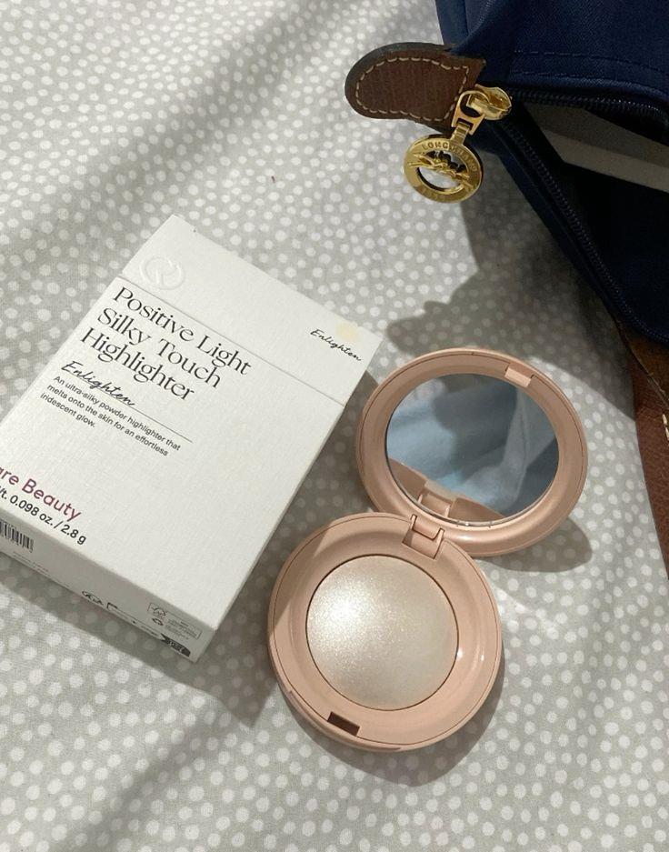 RARE BEAUTY Positive Light Silky Touch Toz highlighter - enlighten
