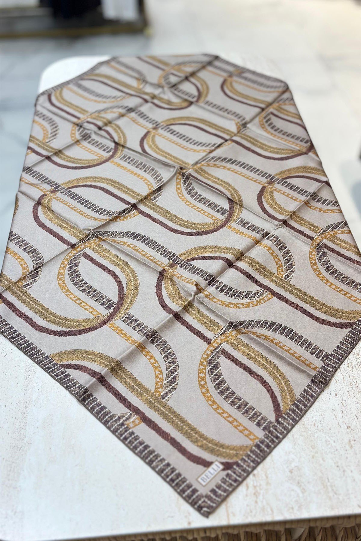 Geometrik Desen %100 Twill İpek Eşarp Bej