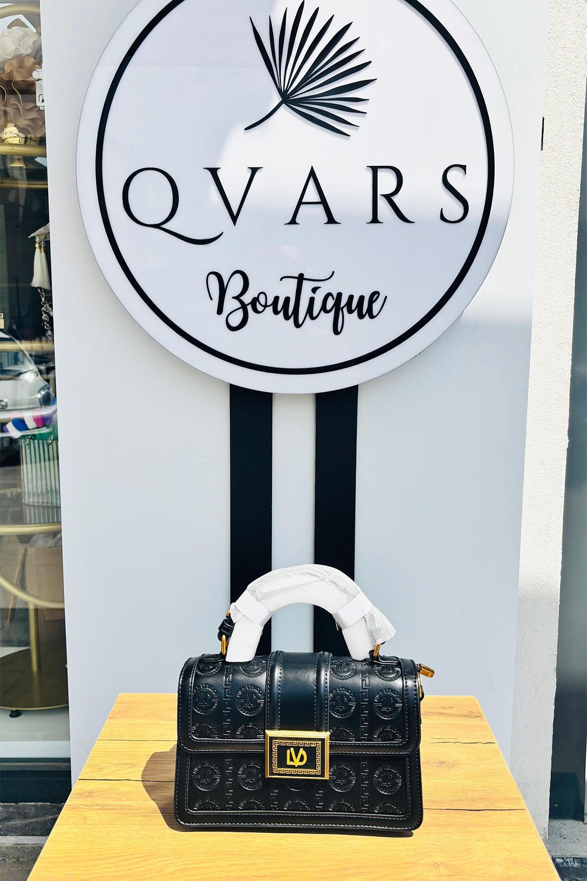 Monogram Desenli Deri El ve Omuz Çantası Siyah