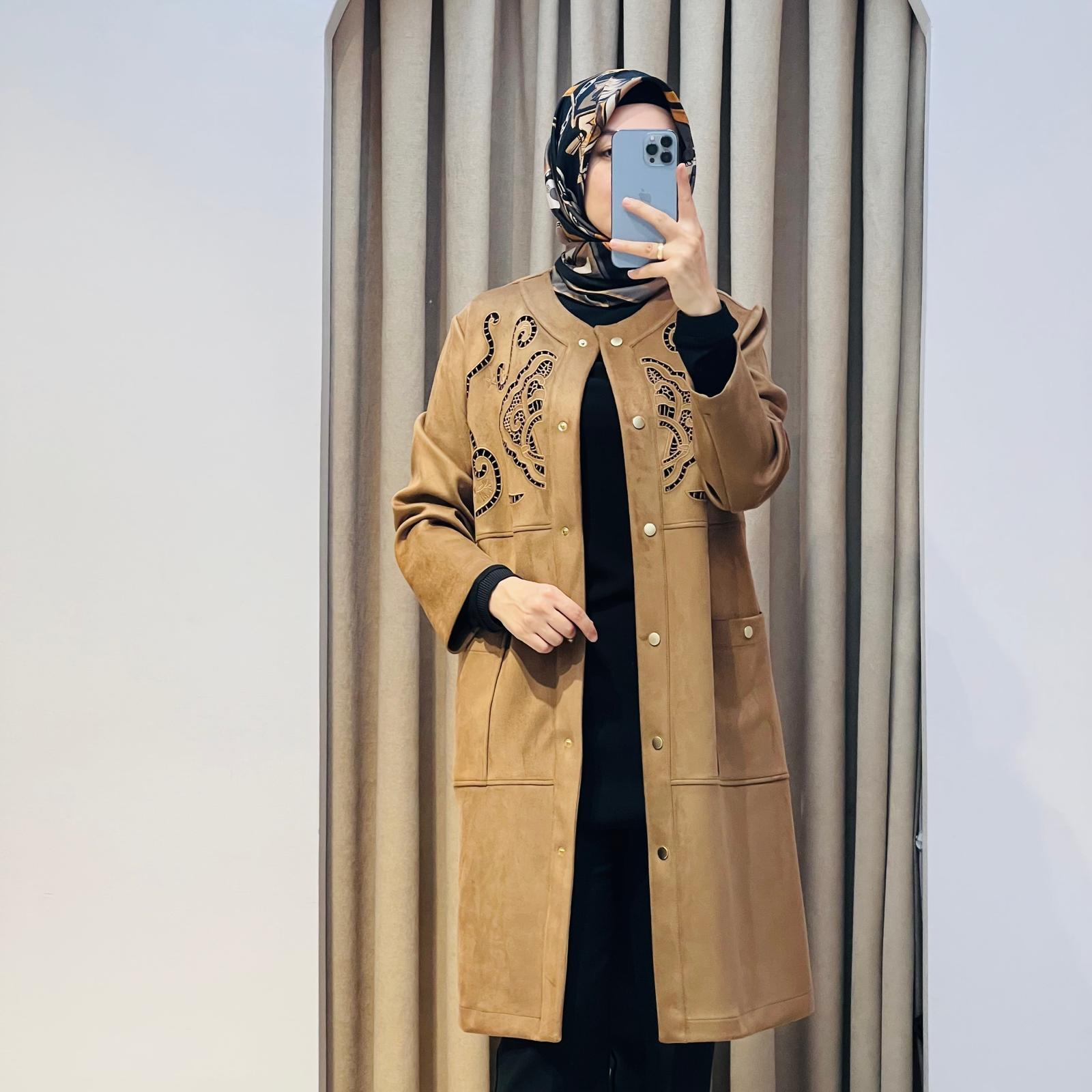TIĞ TRİKO NAKIŞ DETAYLI SÜET KAP CAMEL
