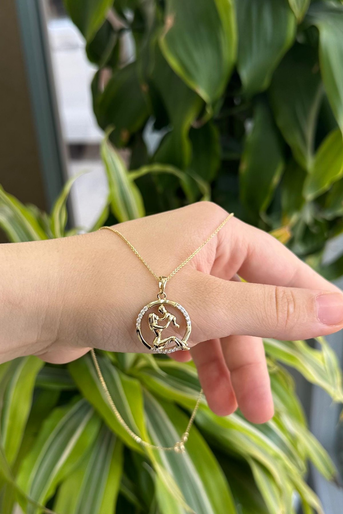 Anne Model Taşlı Gold Altın Kaplama Kolye