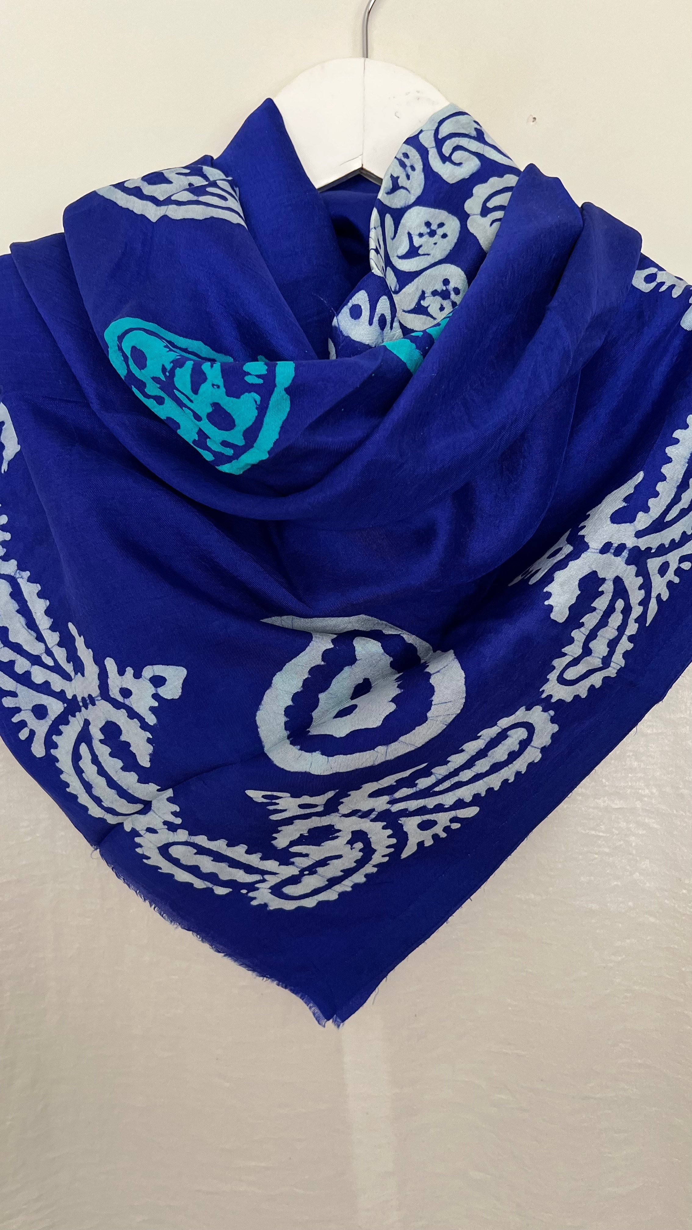 Safir Mavi Saf Koza İpek Kelagayi Eşarp 120x120
