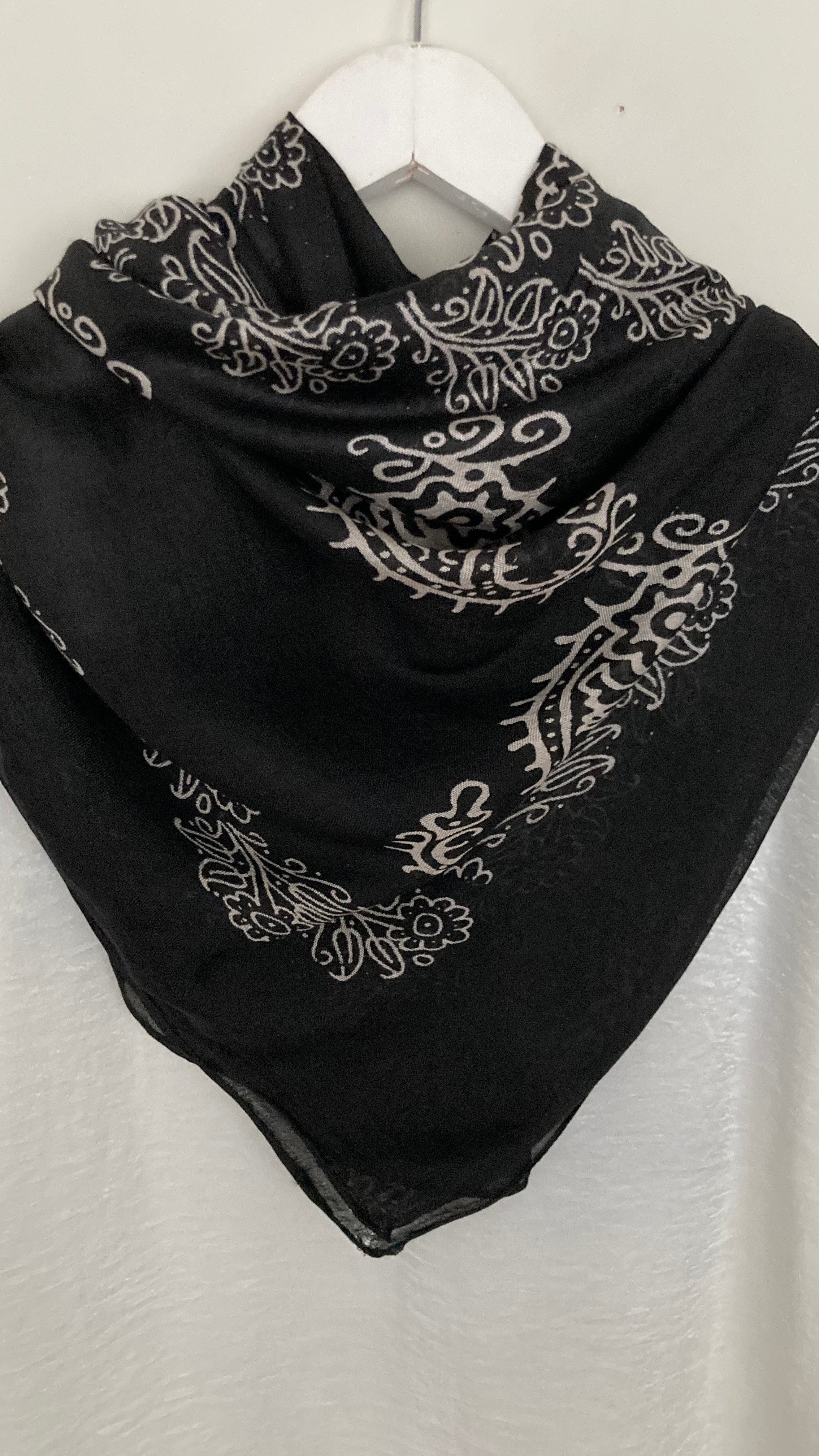 Siyah Kelagayi Eşarp 130x130