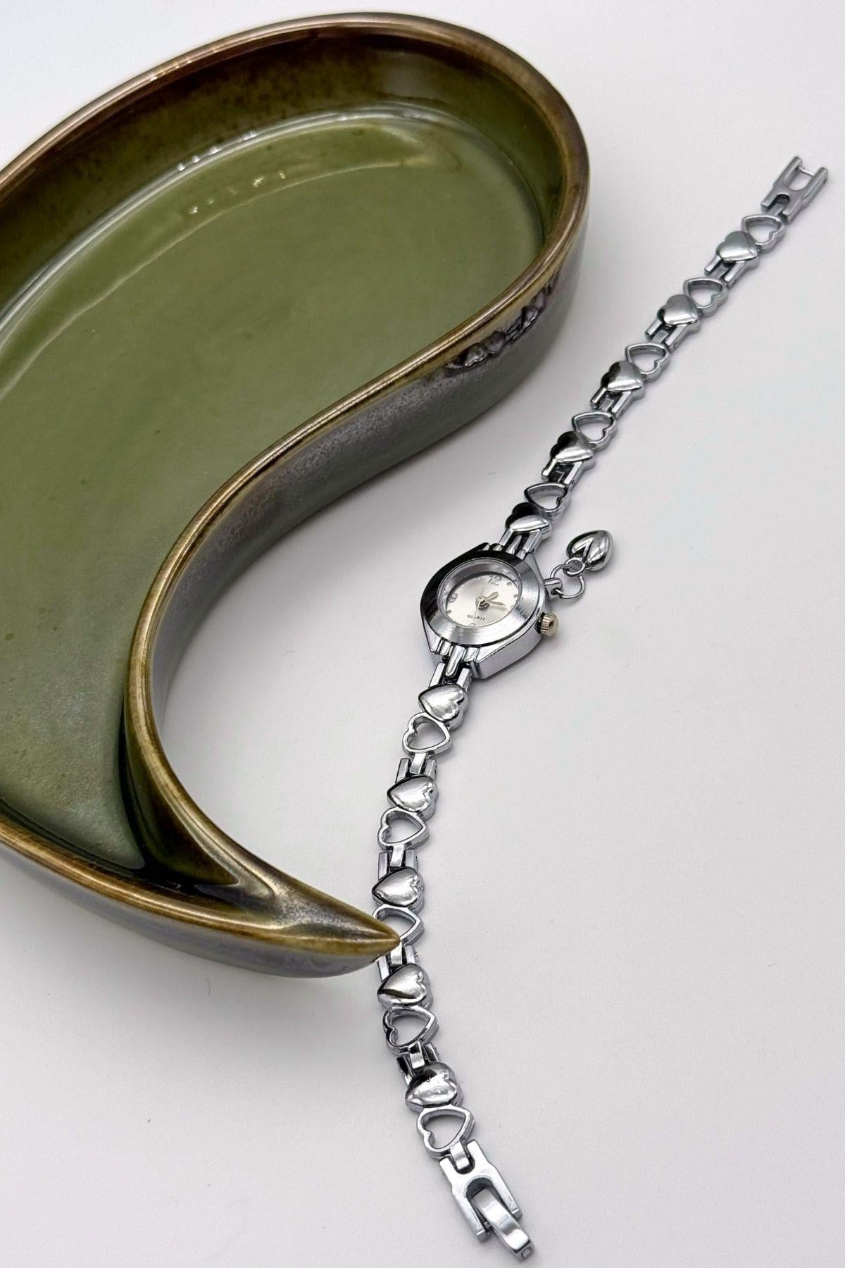 Silver Charm Saat