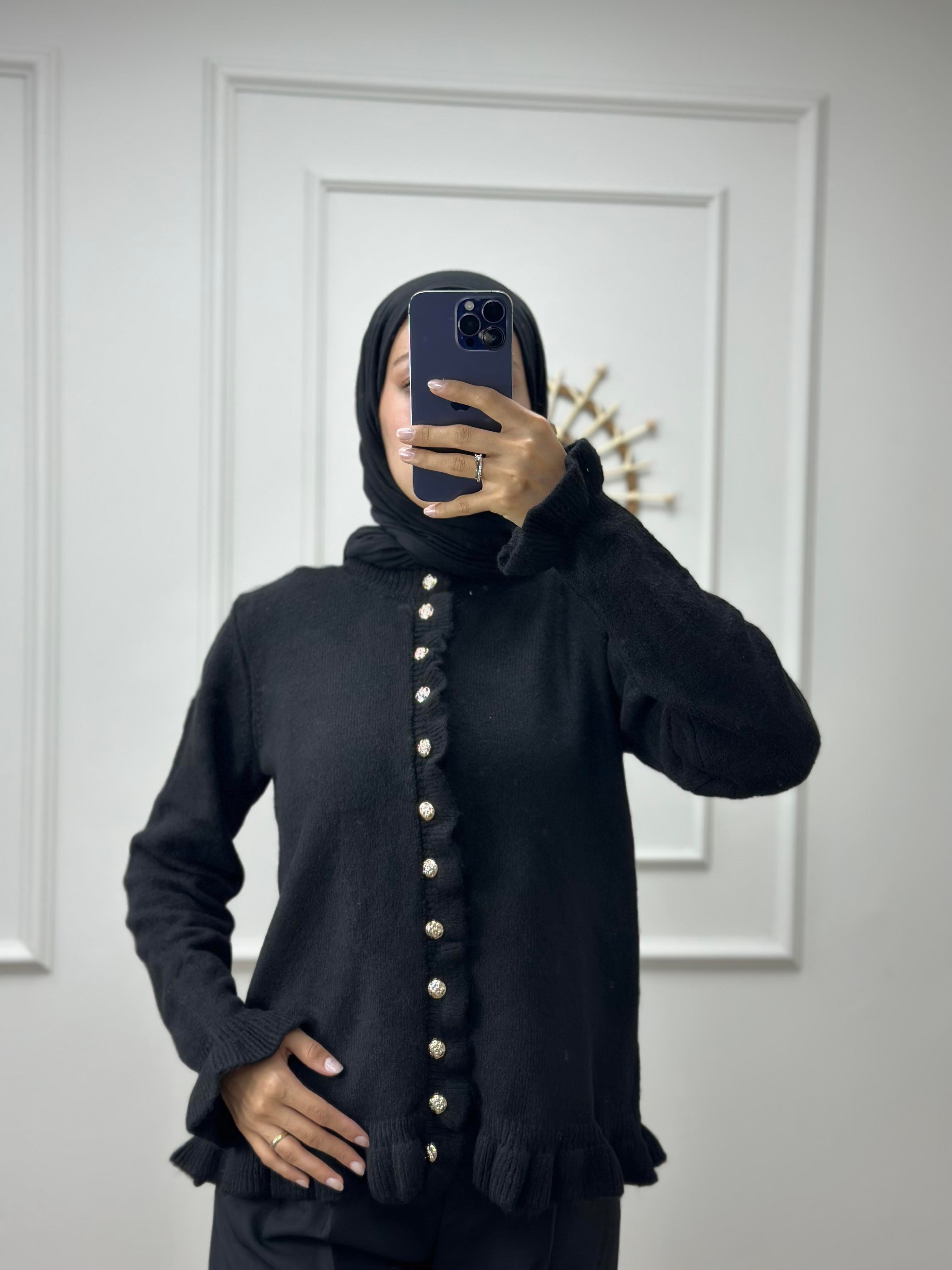 Siyah Düğmeli Triko Hırka