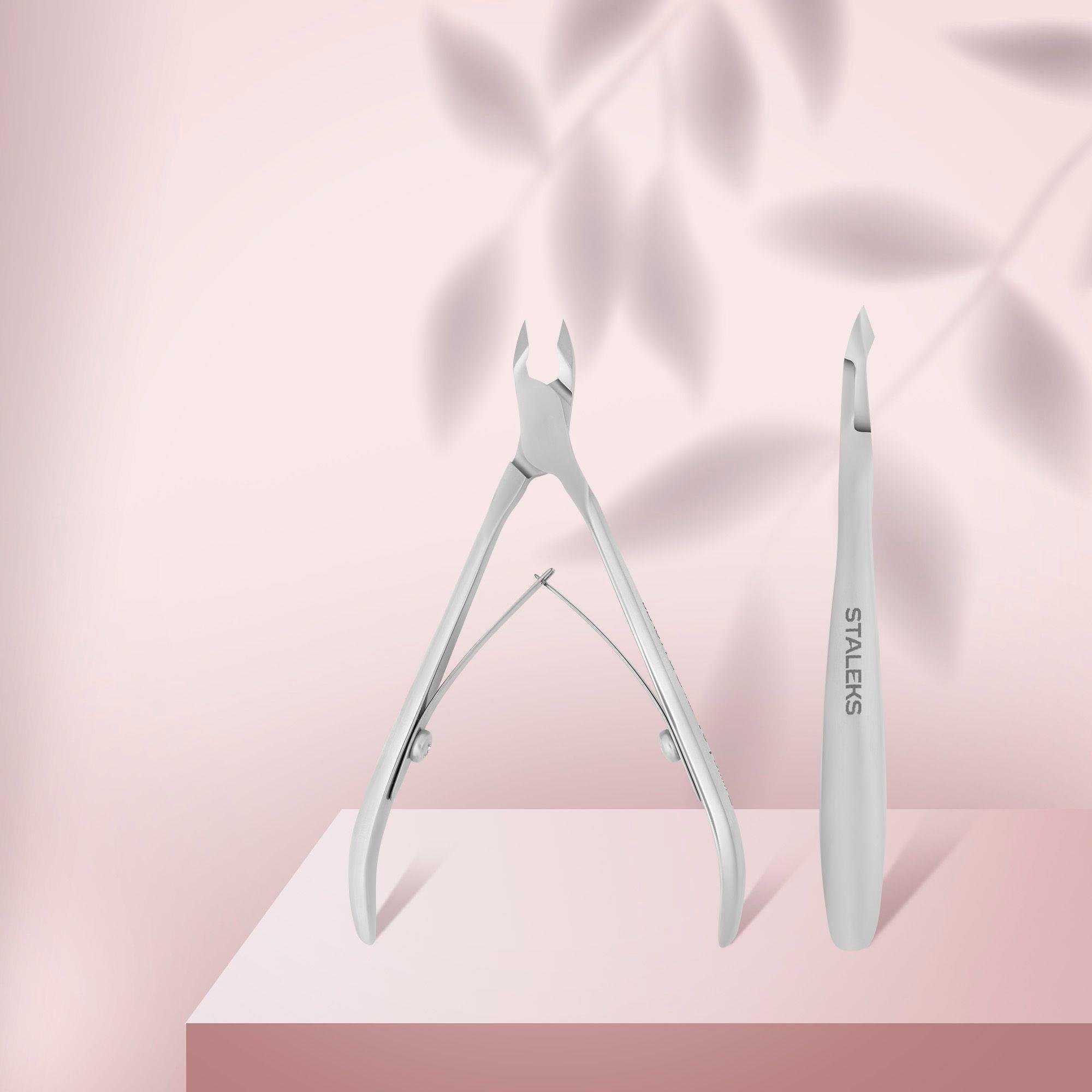 Staleks Pro Beauty&Care NBC-10-5 tırnak eti pensi — paslanmaz çelik, mat saplı, çift yaylı, profesyonel manikür/pedikür aracı