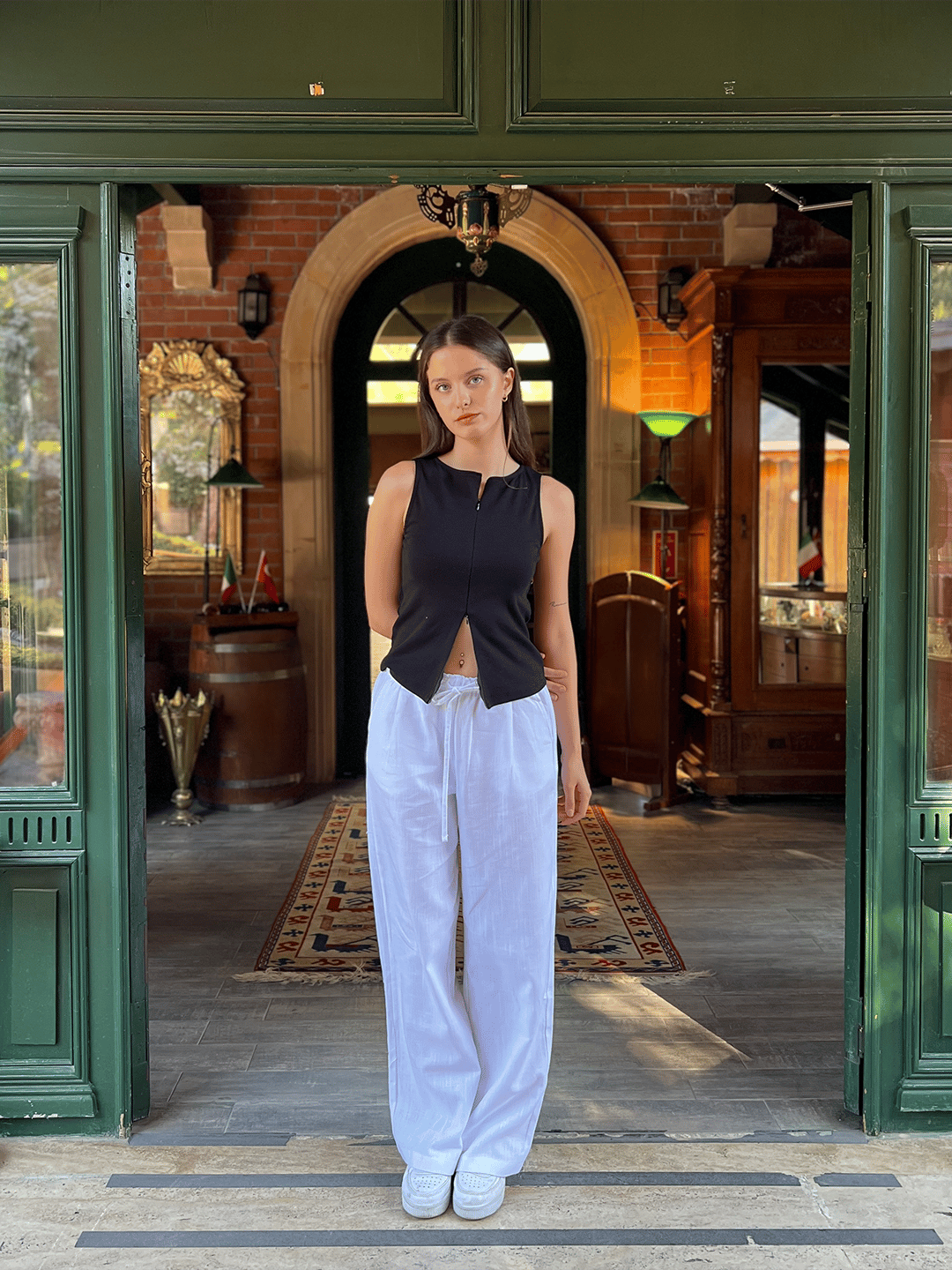 Beyaz Beli Büzgülü Wide Leg Kumaş Pantolon 