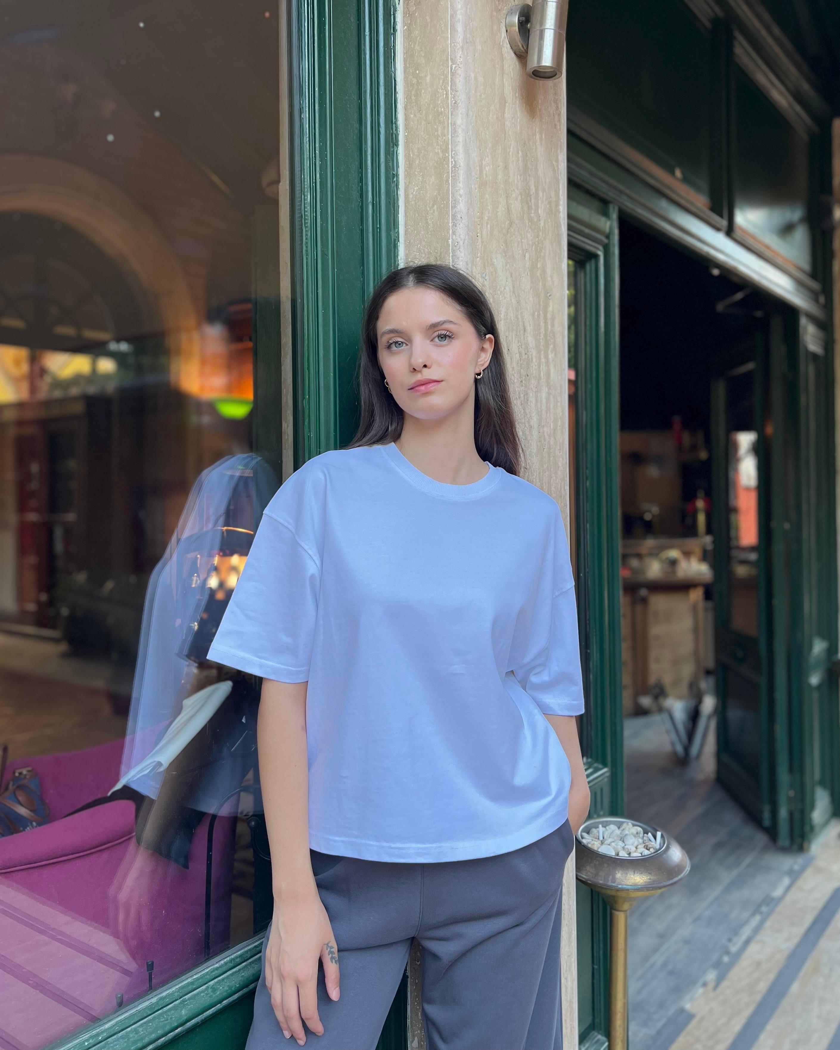 Dekoratif Dikişli Bisiklet Yaka Tshirt-BEYAZ