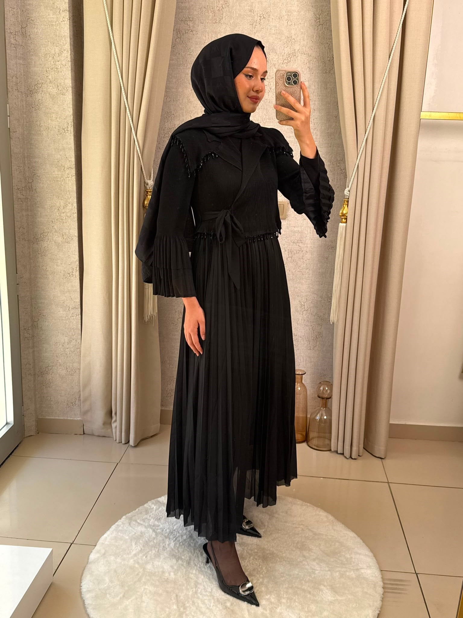 MMZ Yaka Boncuk Detaylı Akordiyon Elbise Siyah