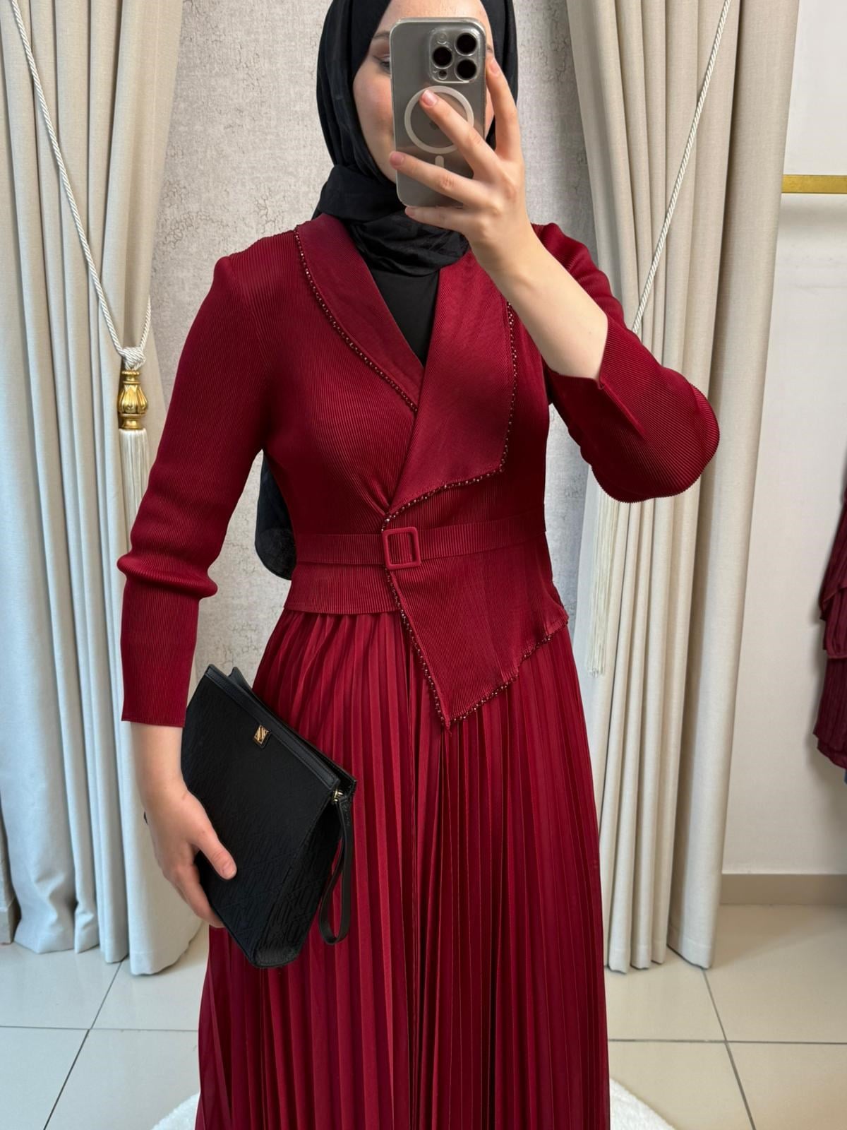 MMZ Yaka Boncuk İşlemeli Akordiyon Elbise Bordo