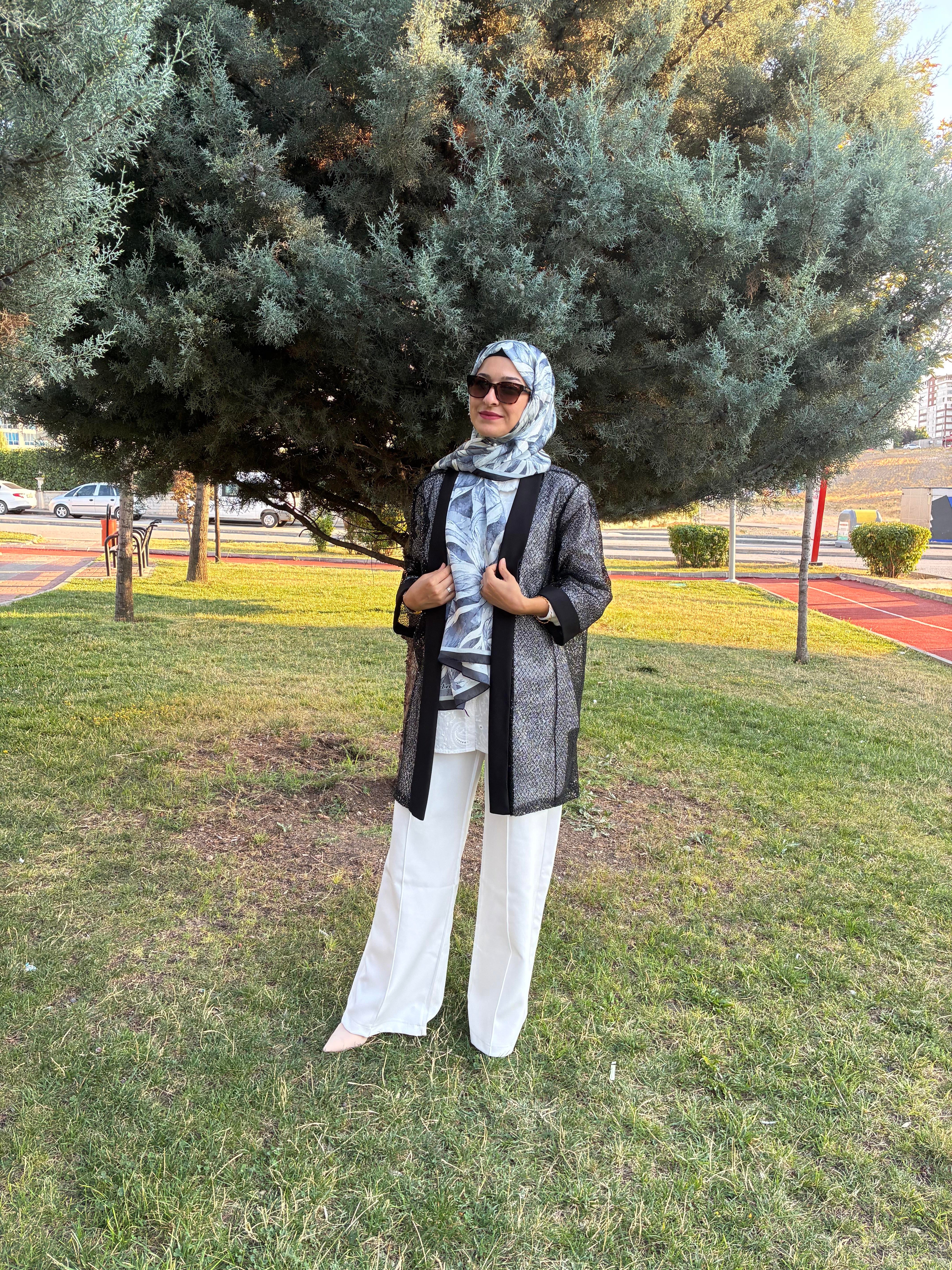 Pul İşleme Detaylı Siyah Ceket