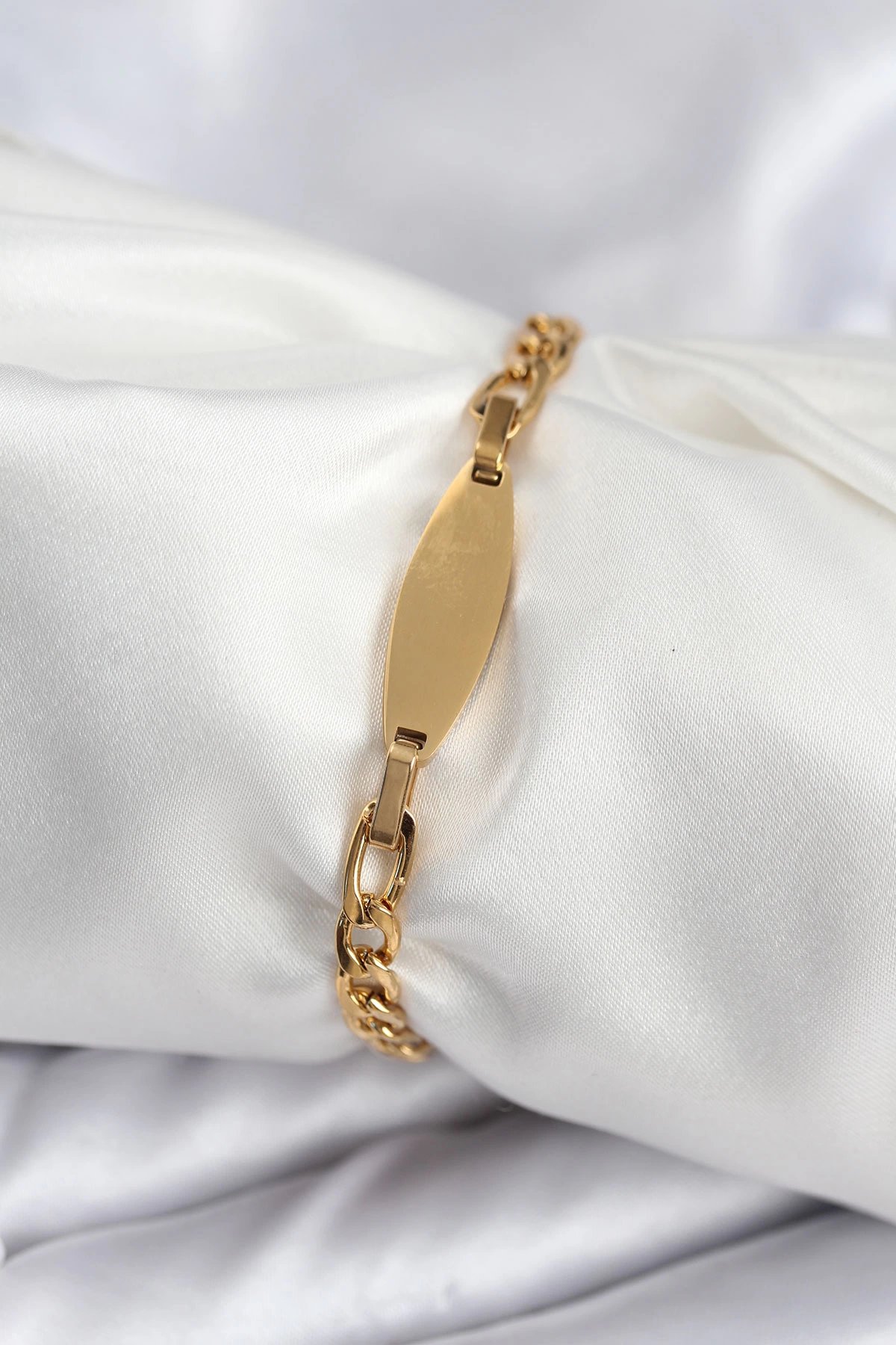 316l Çelik Gold Renk Oval Yazı Yazmaya Uygun Kadın Bileklik