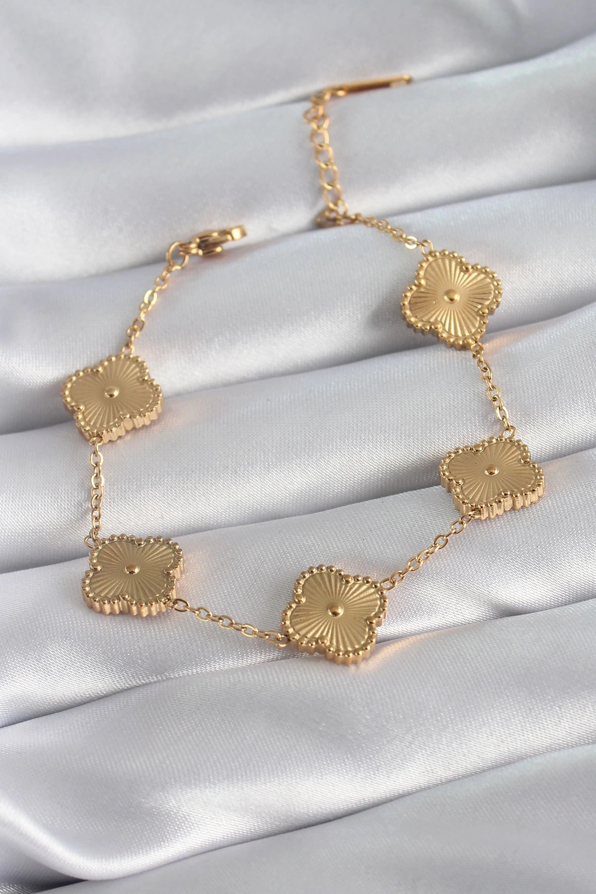 316l Çelik Gold Renk Yonca Model İşleme Detay Kadın Bileklik