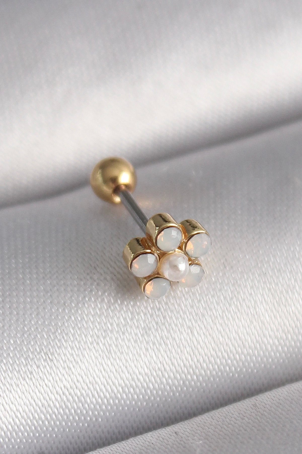 316l Çelik Gold Renk Zirkon Taşlı Çiçek Model Tragus Piercing
