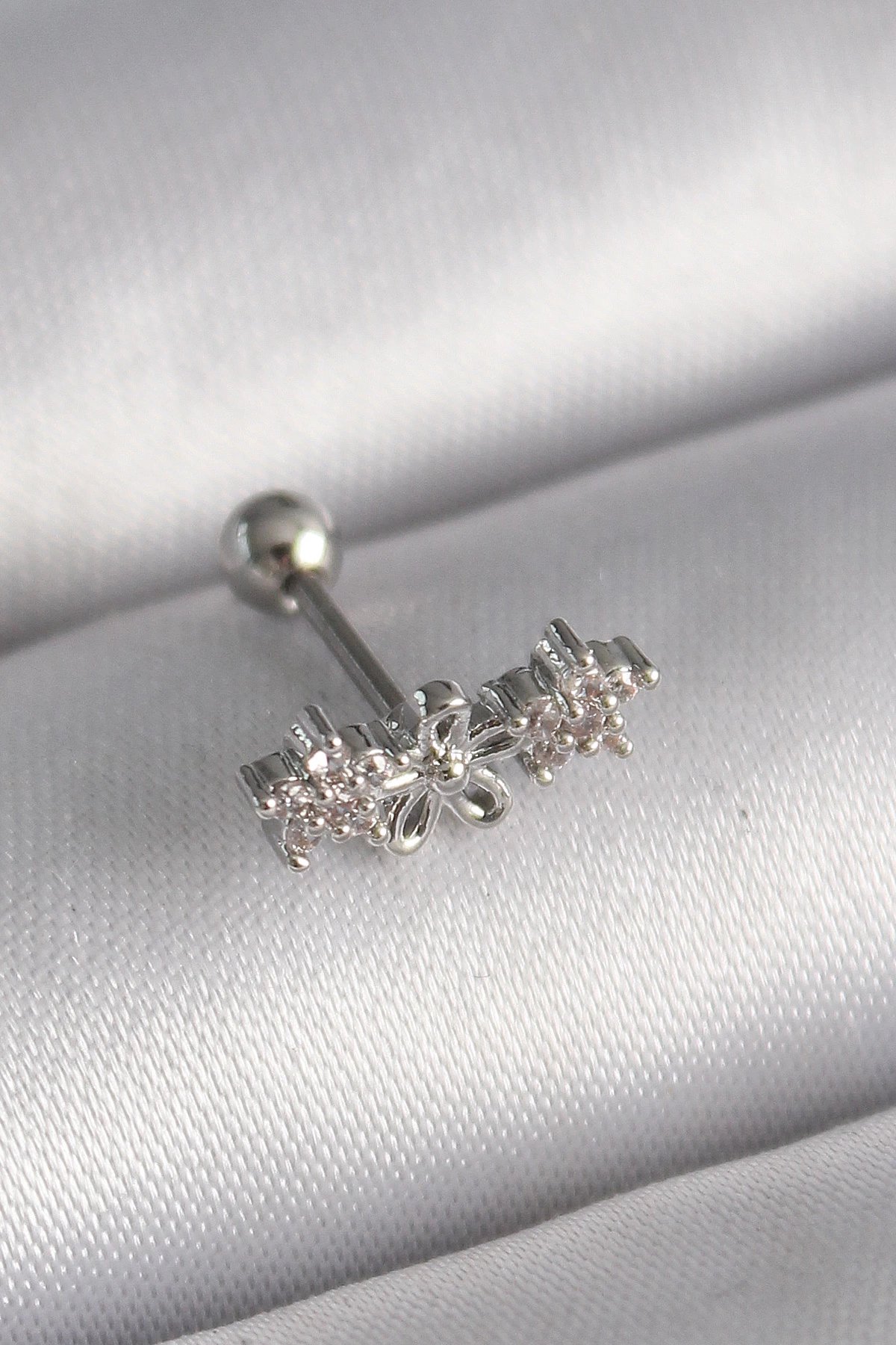 316l Çelik Gümüş Renk Zirkon Taşlı Çiçek Tragus Piercing