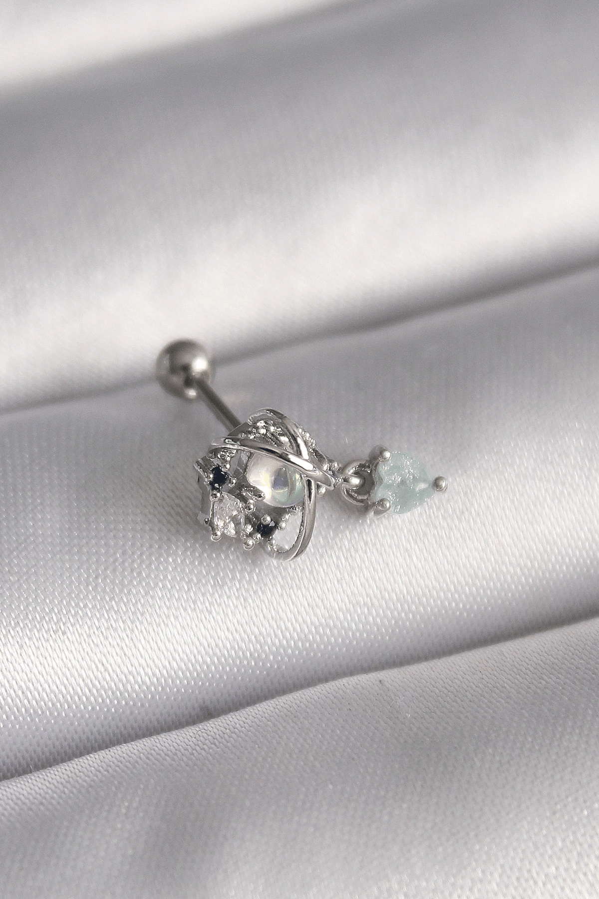 316l Çelik Gümüş Renk Zirkon Taşlı Sallantı Kalp Detay Tragus Piercing