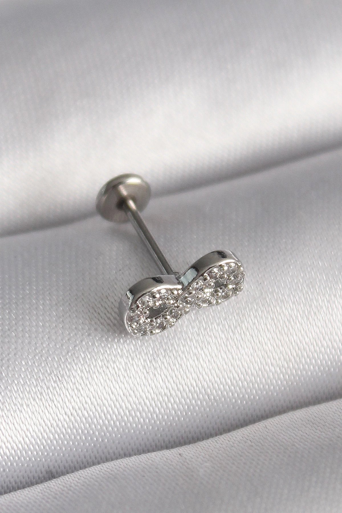 316l Çelik Gümüş Renk Zirkon Taşlı Sonsuzluk Model Tragus Piercing