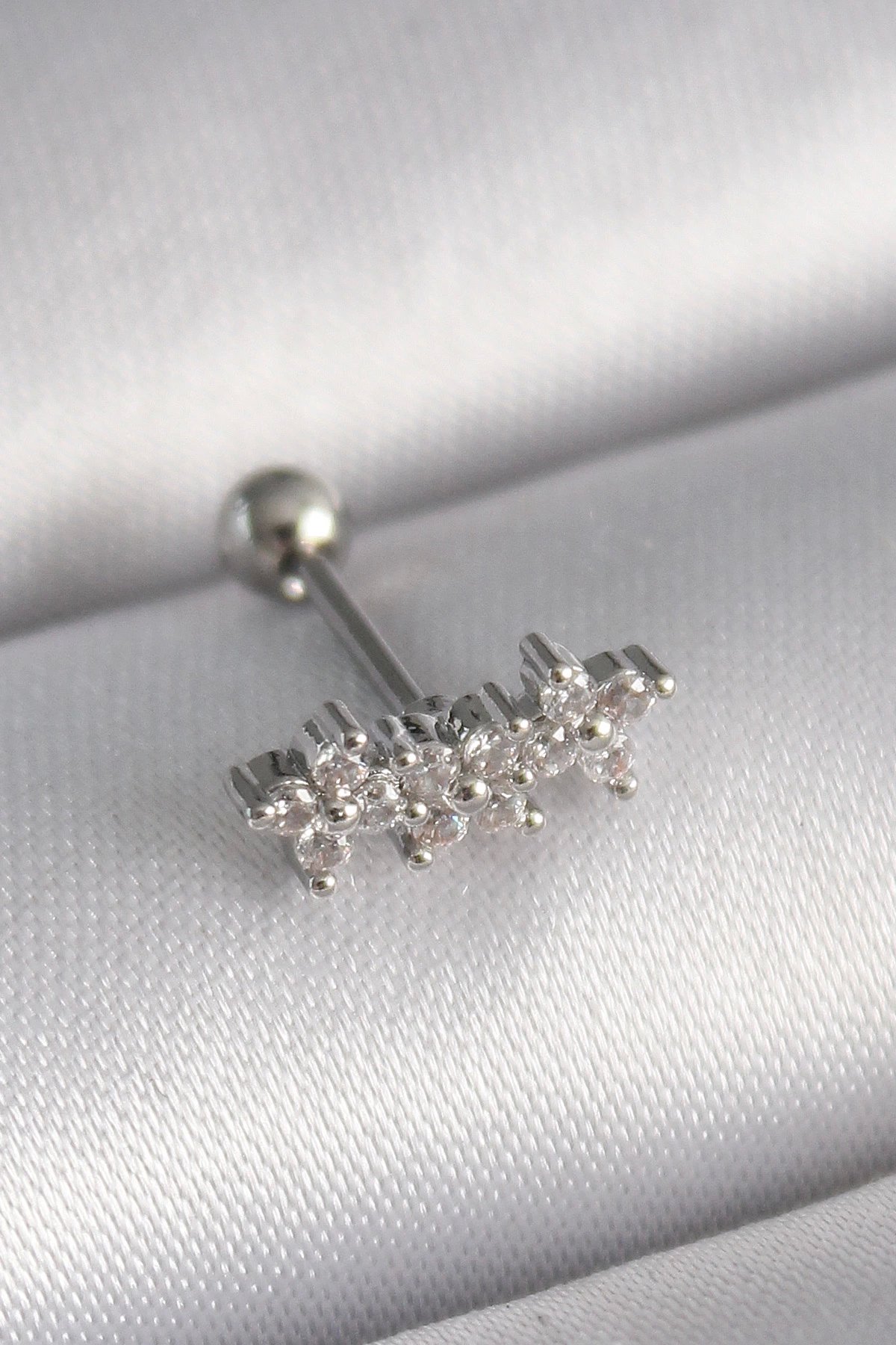 316l Çelik Gümüş Renk Zirkon Taşlı Yonca Tragus Piercing