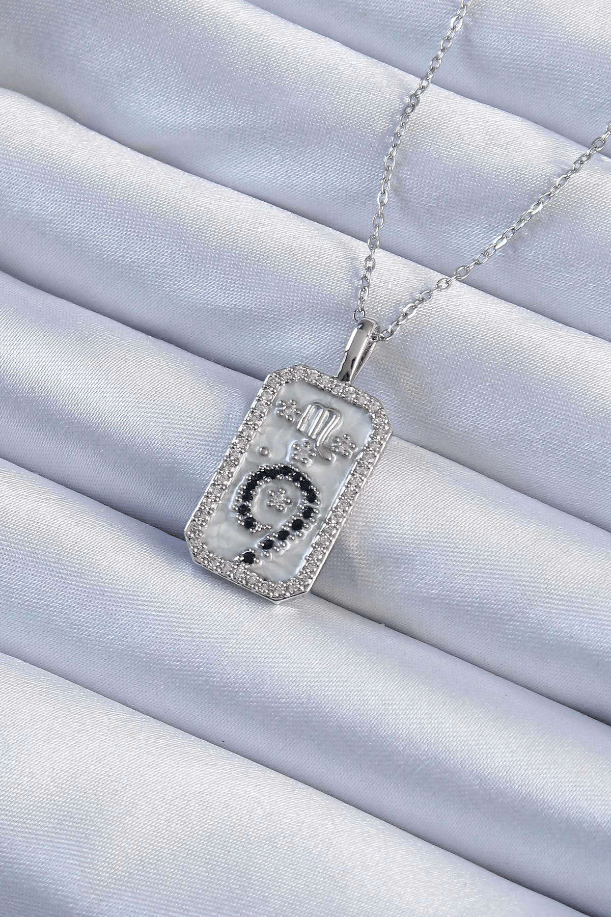 316l Çelik Zincir Gümüş Renk Zirkon Taşlı Minimal Papatya Figürlü Tarot Kolye