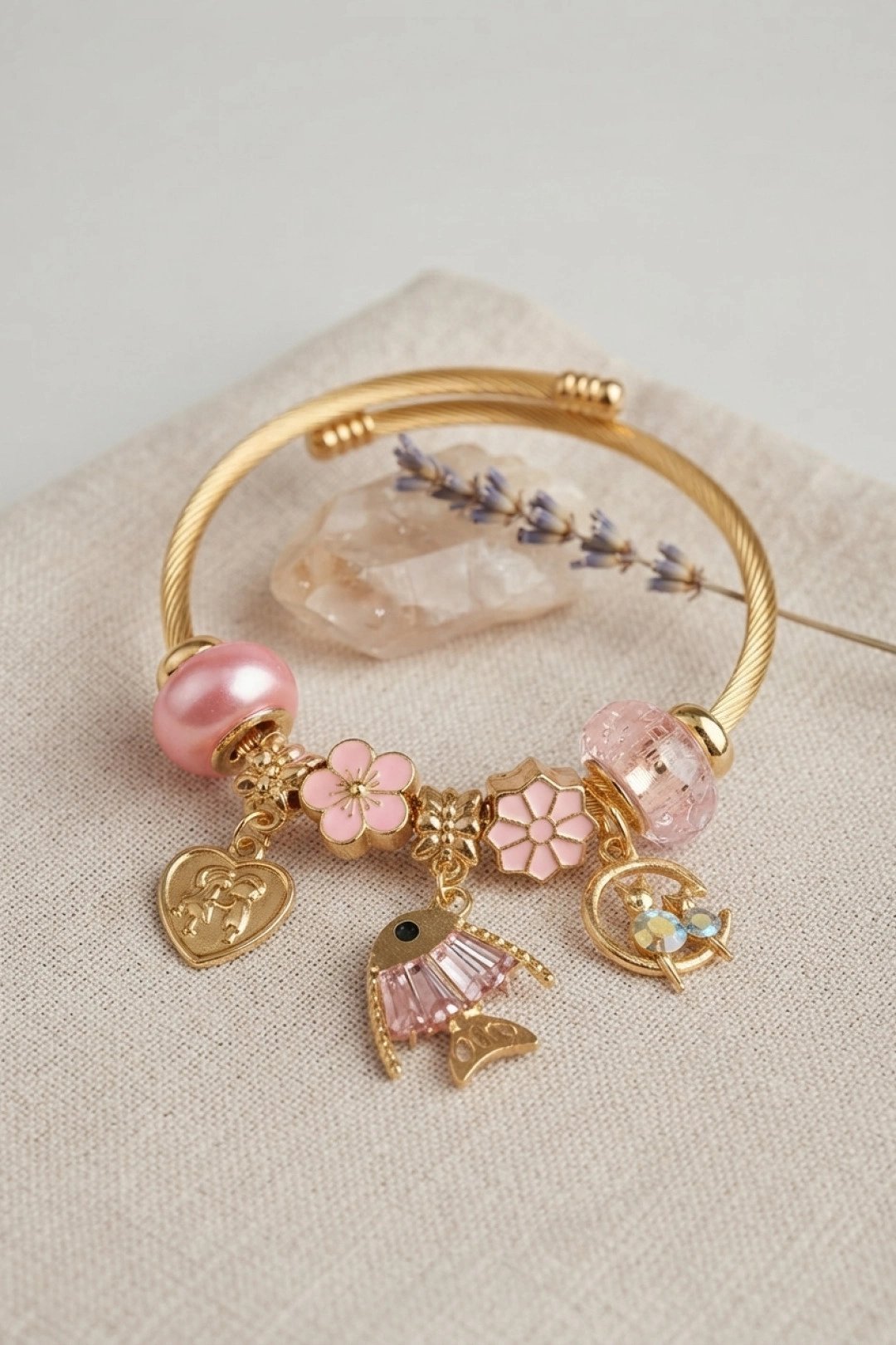 Balık Charmlı Pembe Renk Gold Bileklik