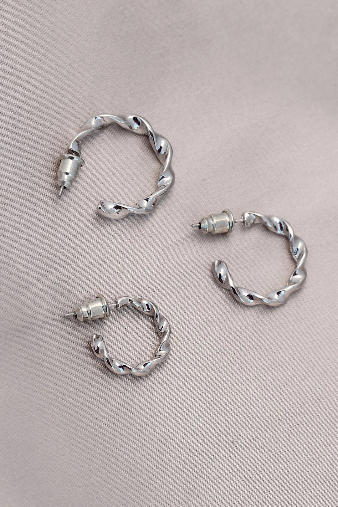 Burgu Model Gümüş Metal Küpe Seti
