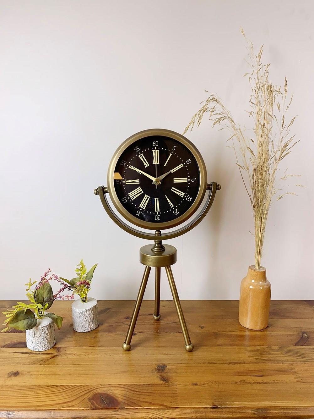 Eskitme Metal Mini Tripod Zarif Masa Saati 45×26 cm