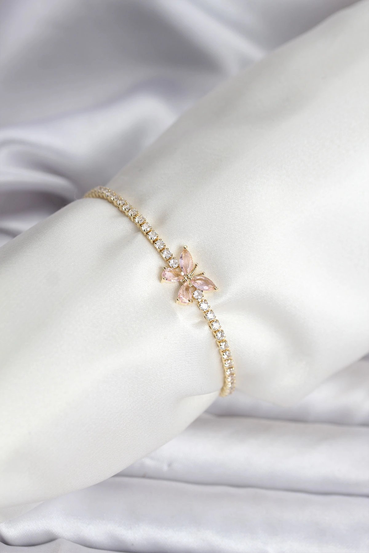 Kelebek Model Zirkon Taşlı Gold Renk Pirinç Su Yolu Kadın Bileklik